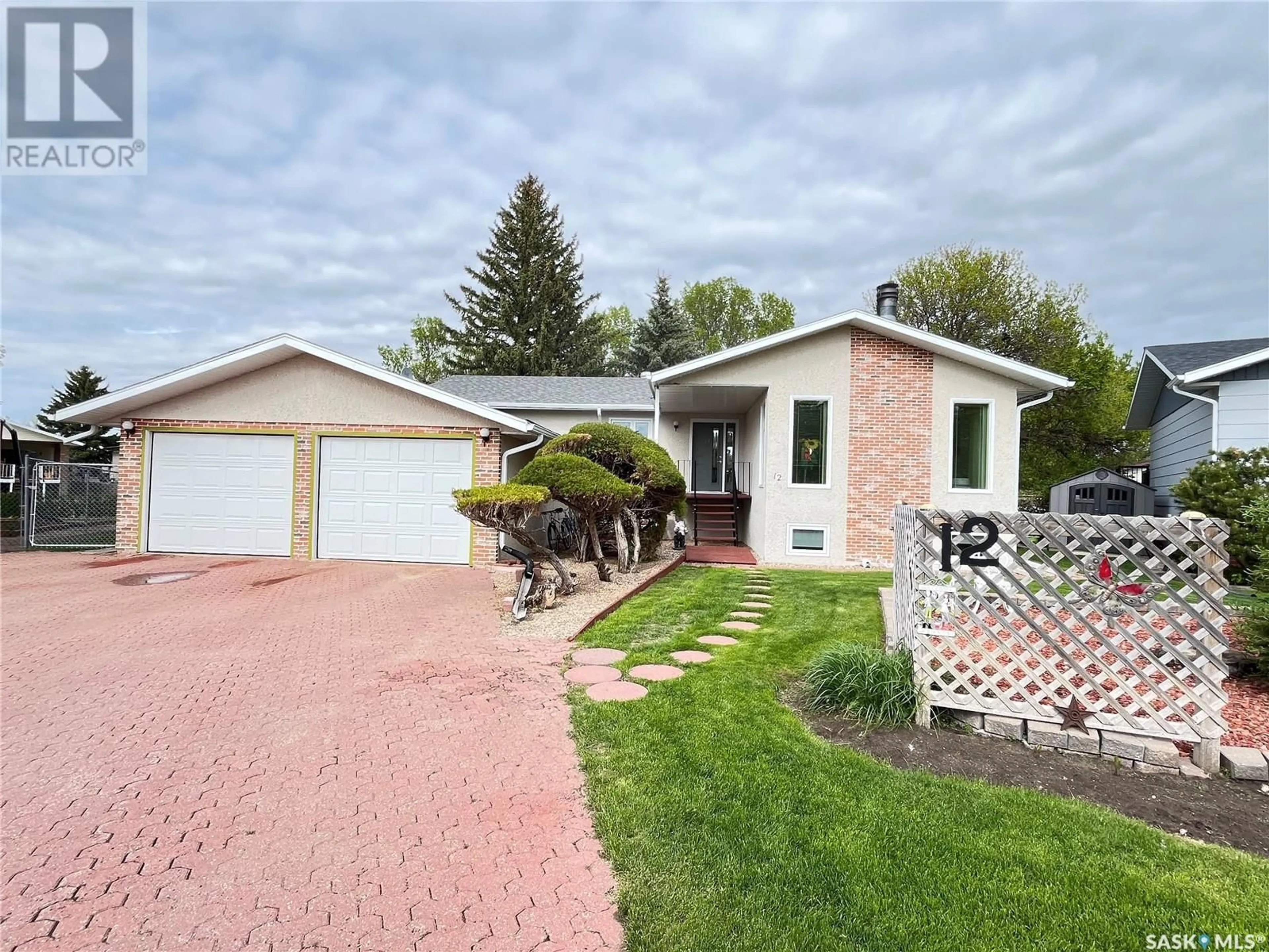 Home with vinyl exterior material, street for 12 CHINOOK PLACE, Maple Creek Saskatchewan S0N1N0