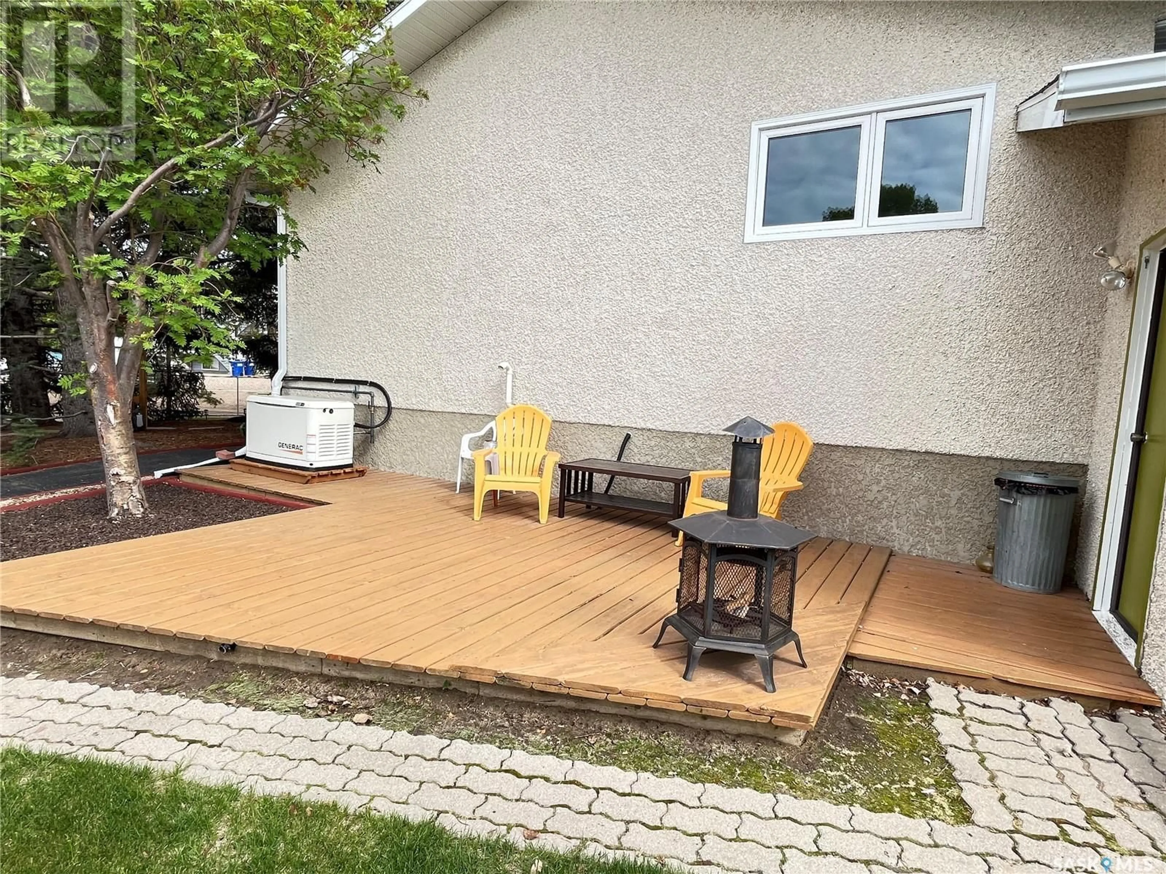 Patio, street for 12 CHINOOK PLACE, Maple Creek Saskatchewan S0N1N0