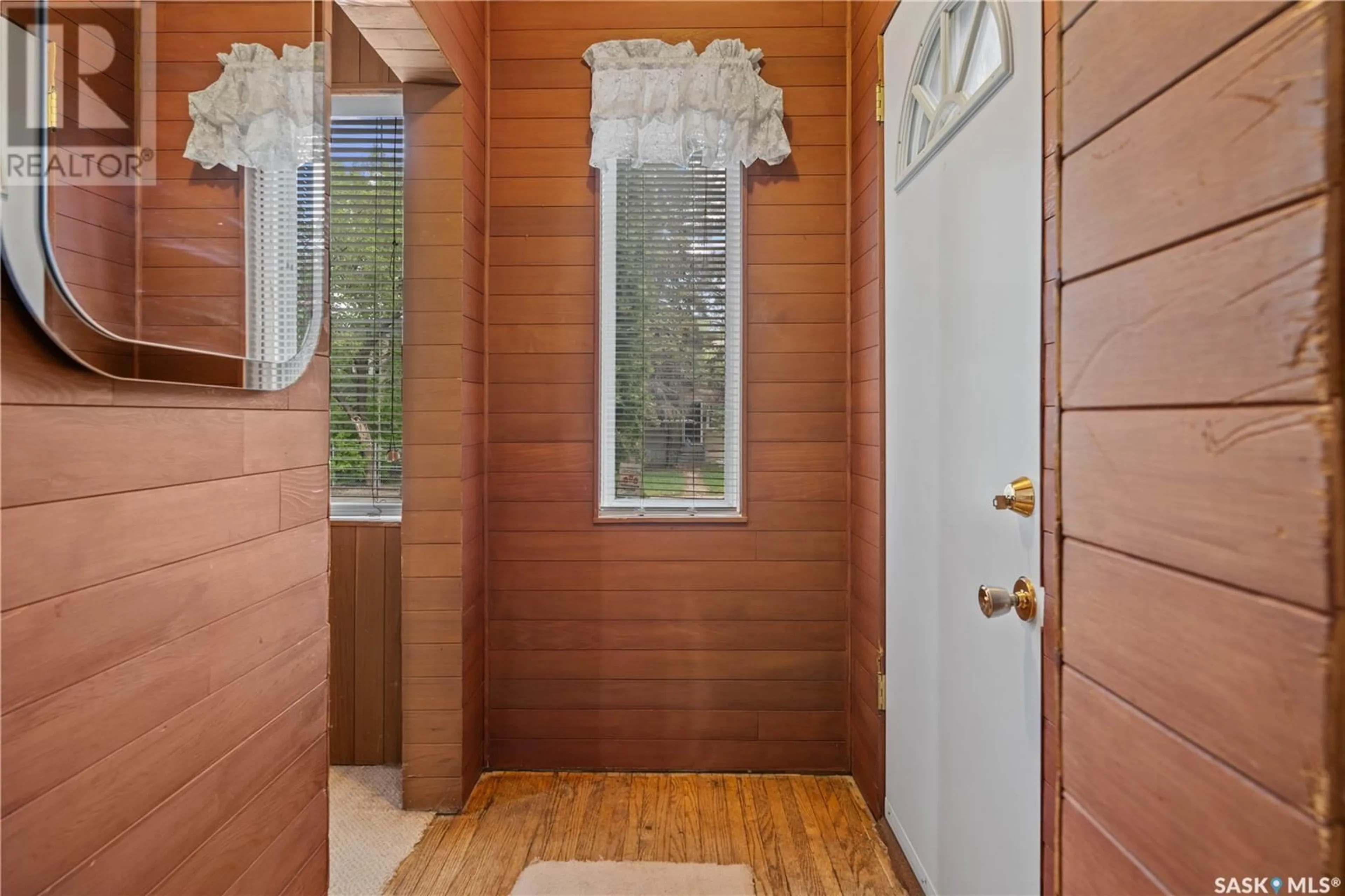 Indoor entryway for 1376 ATHOL STREET, Regina Saskatchewan S4T3C5