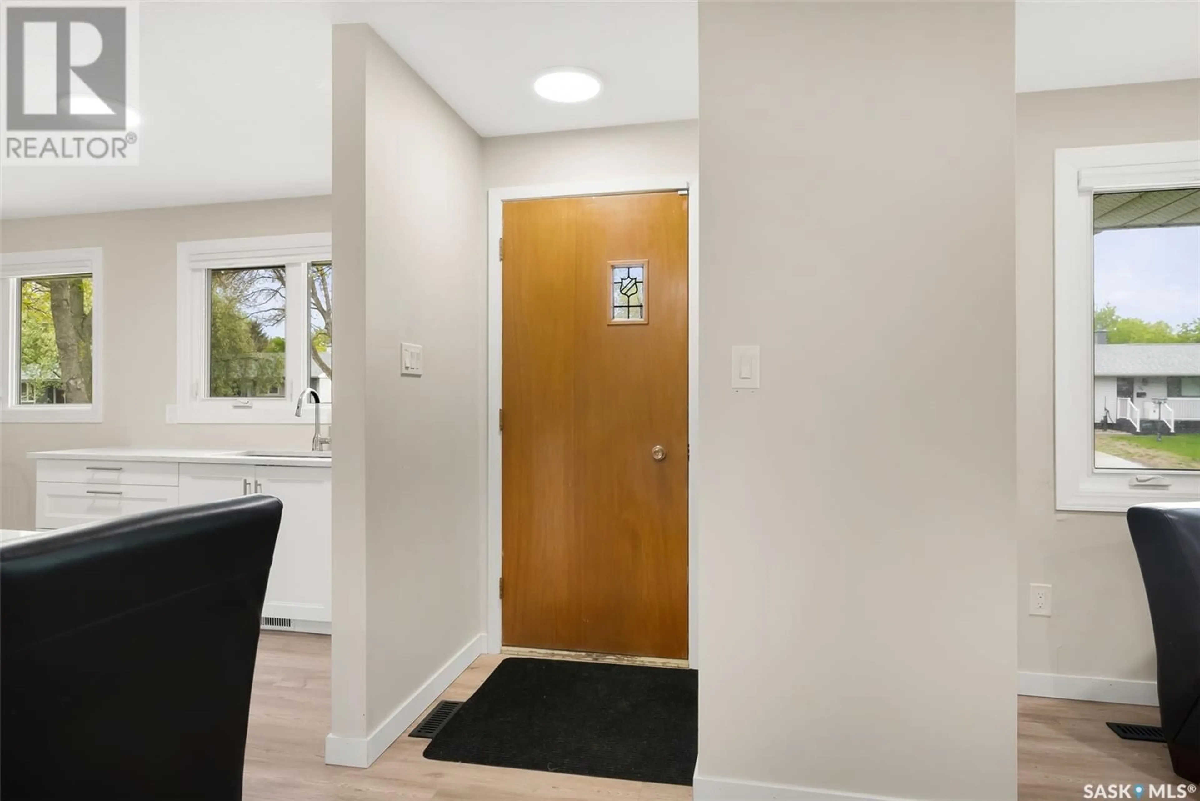 Indoor entryway for 31 CANNON STREET, Regina Saskatchewan S4N1L7