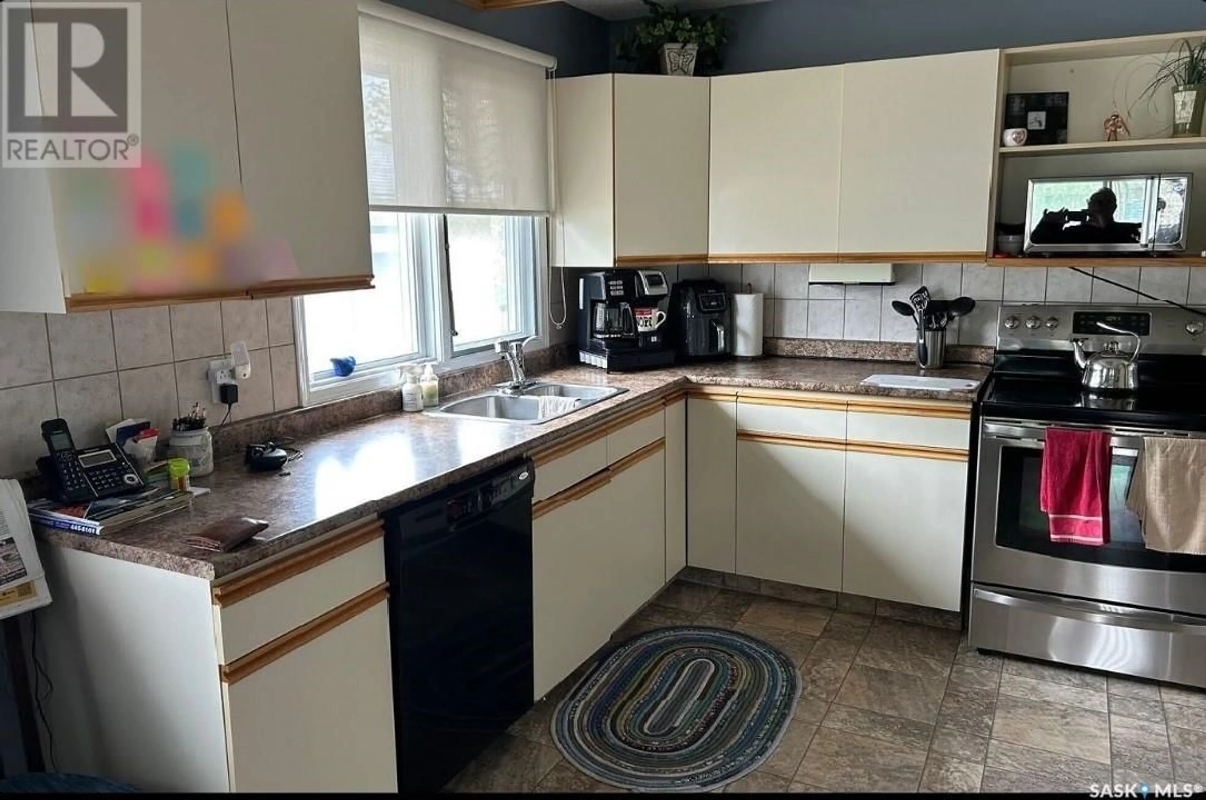 Standard kitchen, unknown for 8916 17TH AVENUE, North Battleford Saskatchewan S9A2T9