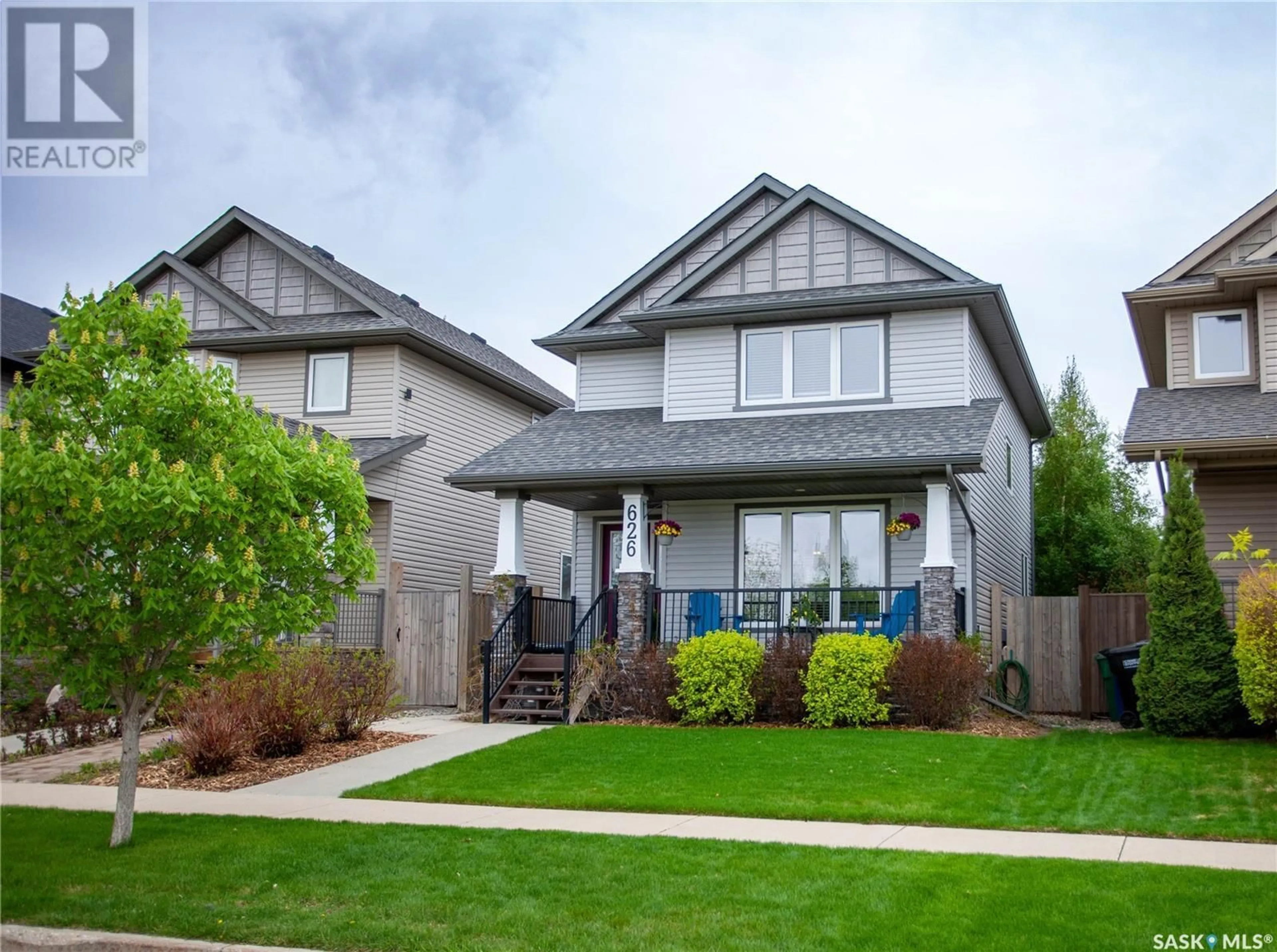 Home with vinyl exterior material, street for 626 STONEBRIDGE COMMON, Saskatoon Saskatchewan S7T0M9