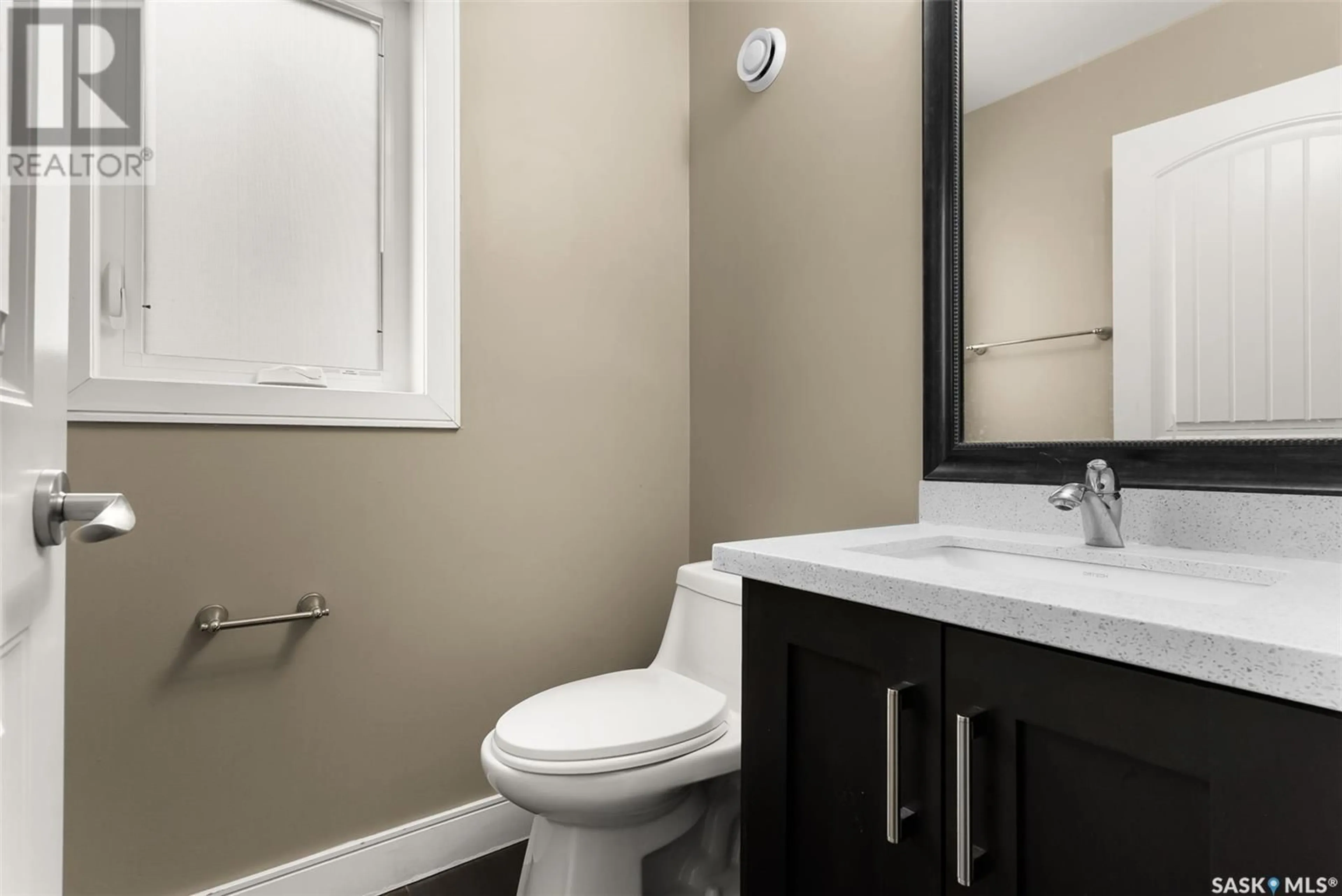Standard bathroom, unknown for E - 4634 GREEN WATER ROAD, Regina Saskatchewan S4V3H2