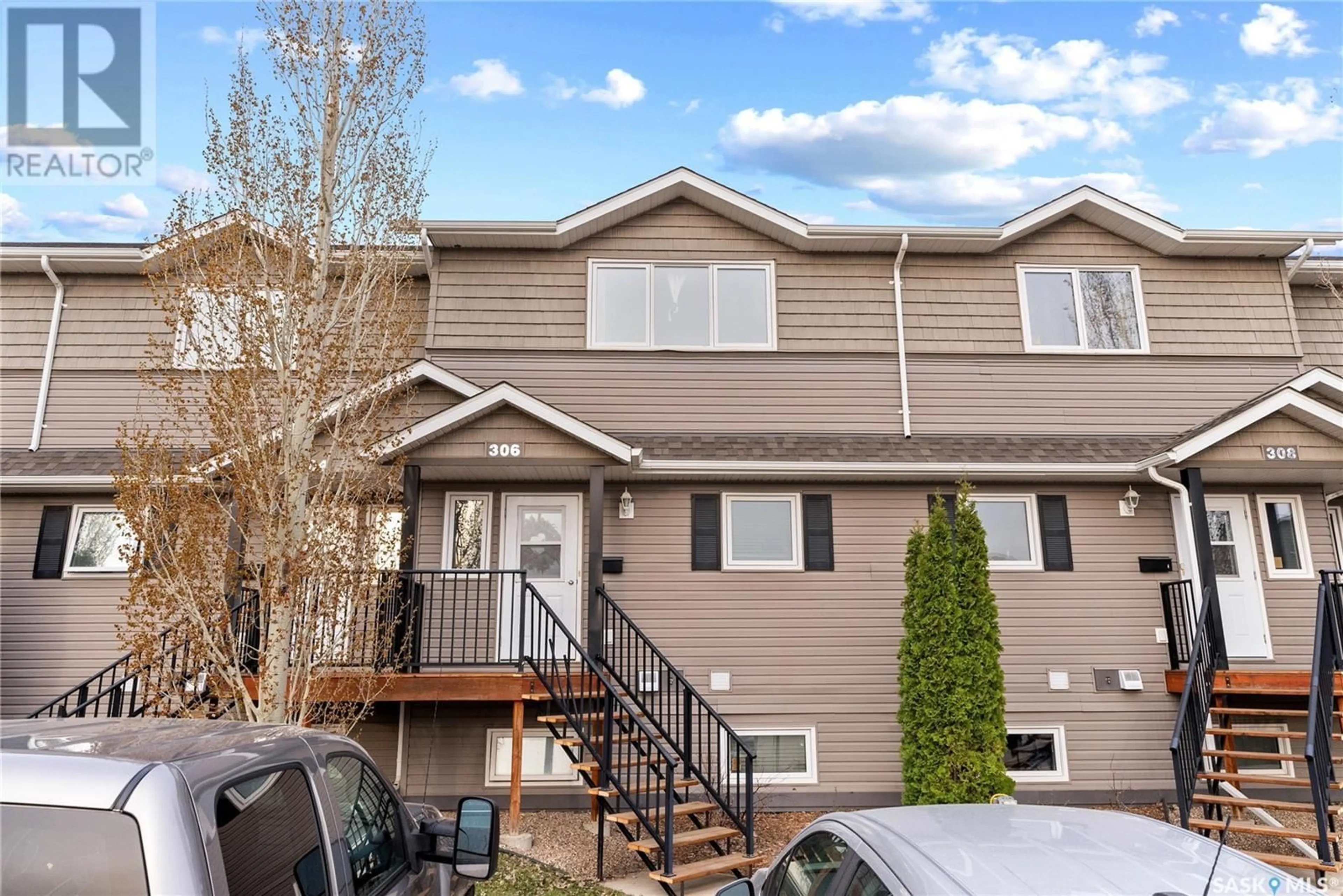 Home with vinyl exterior material, mountain view for 306 - 1022 HAMPTON CIRCLE, Saskatoon Saskatchewan S7R0K3