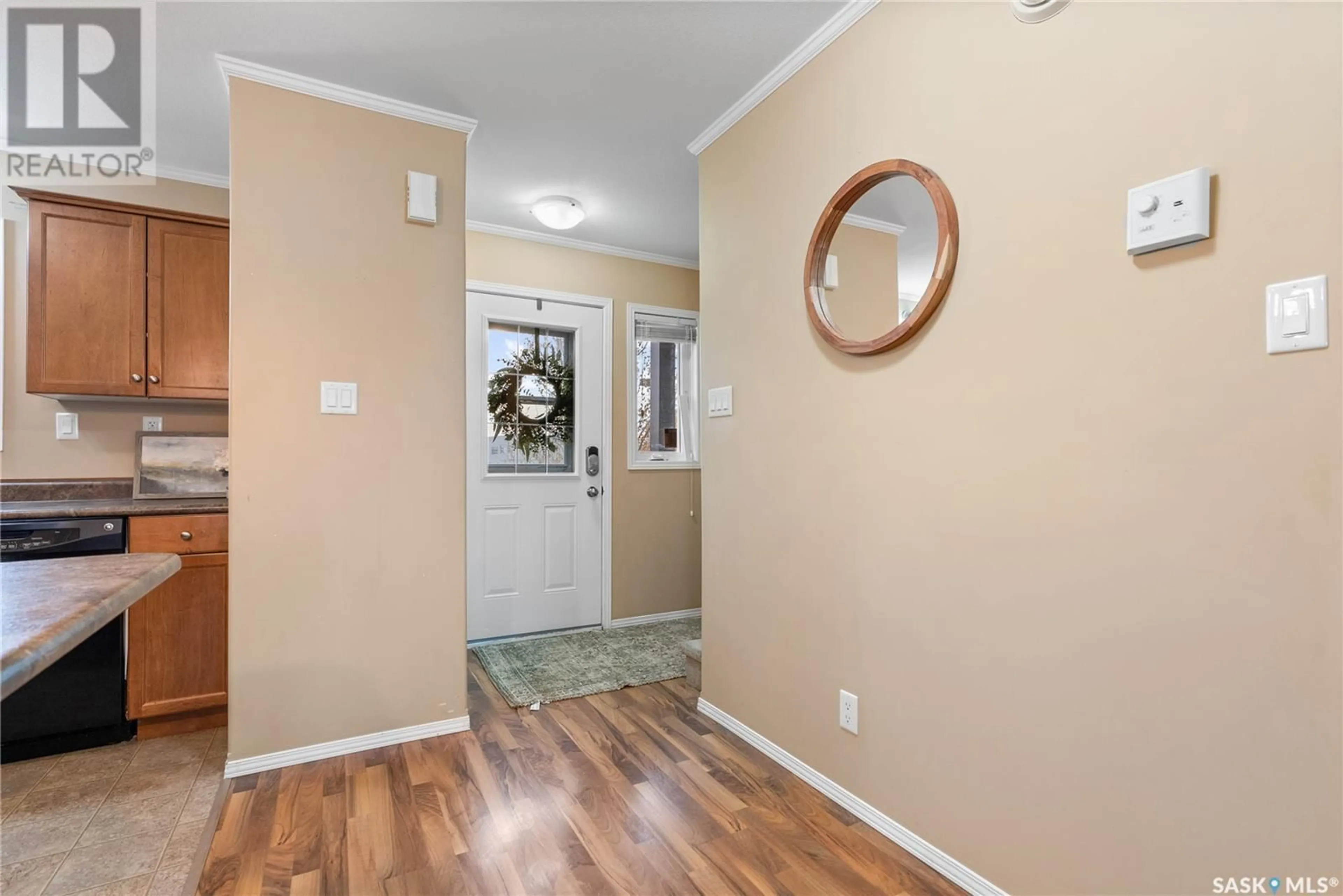 Indoor entryway for 306 - 1022 HAMPTON CIRCLE, Saskatoon Saskatchewan S7R0K3