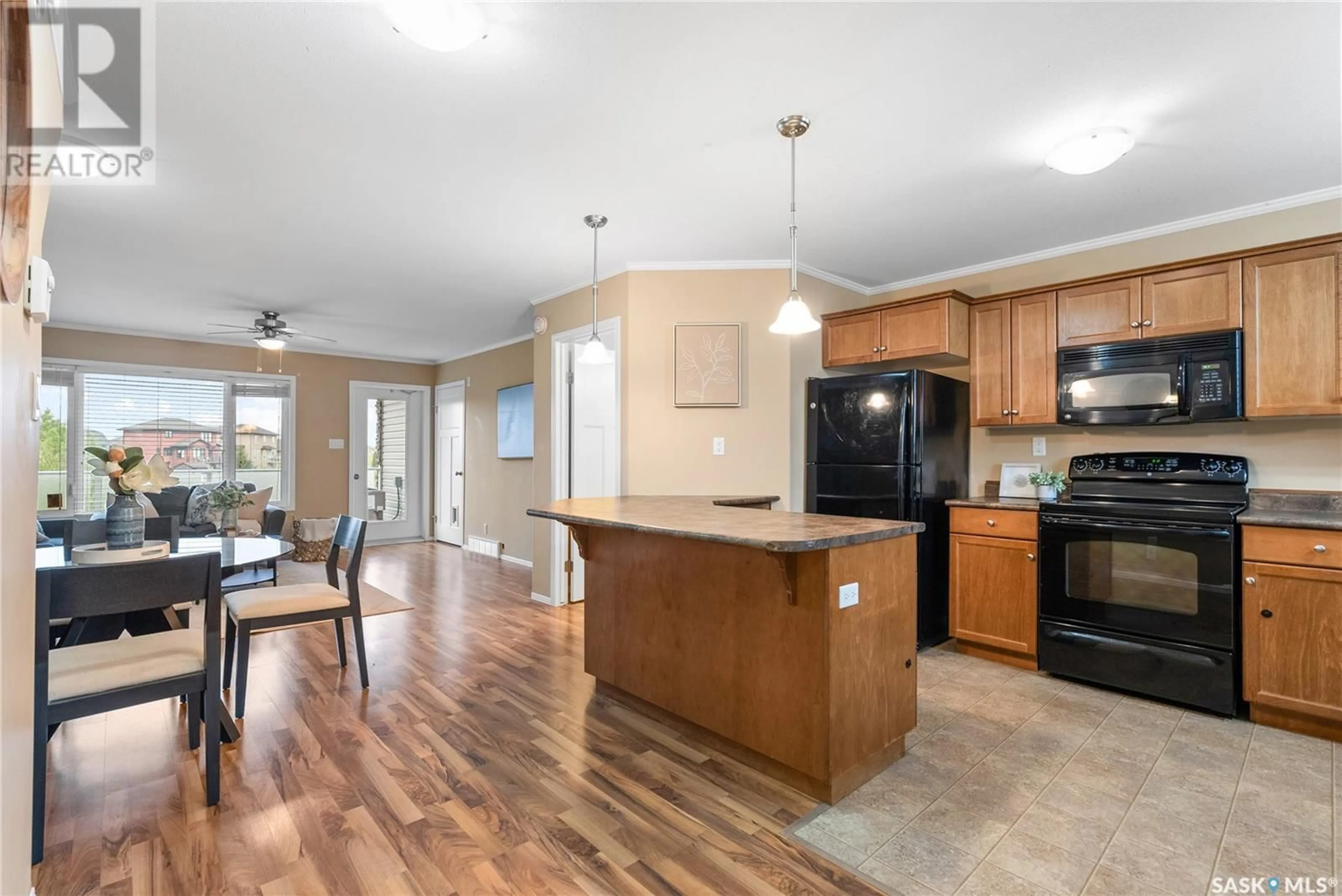 Open concept kitchen, wood/laminate floor for 306 - 1022 HAMPTON CIRCLE, Saskatoon Saskatchewan S7R0K3