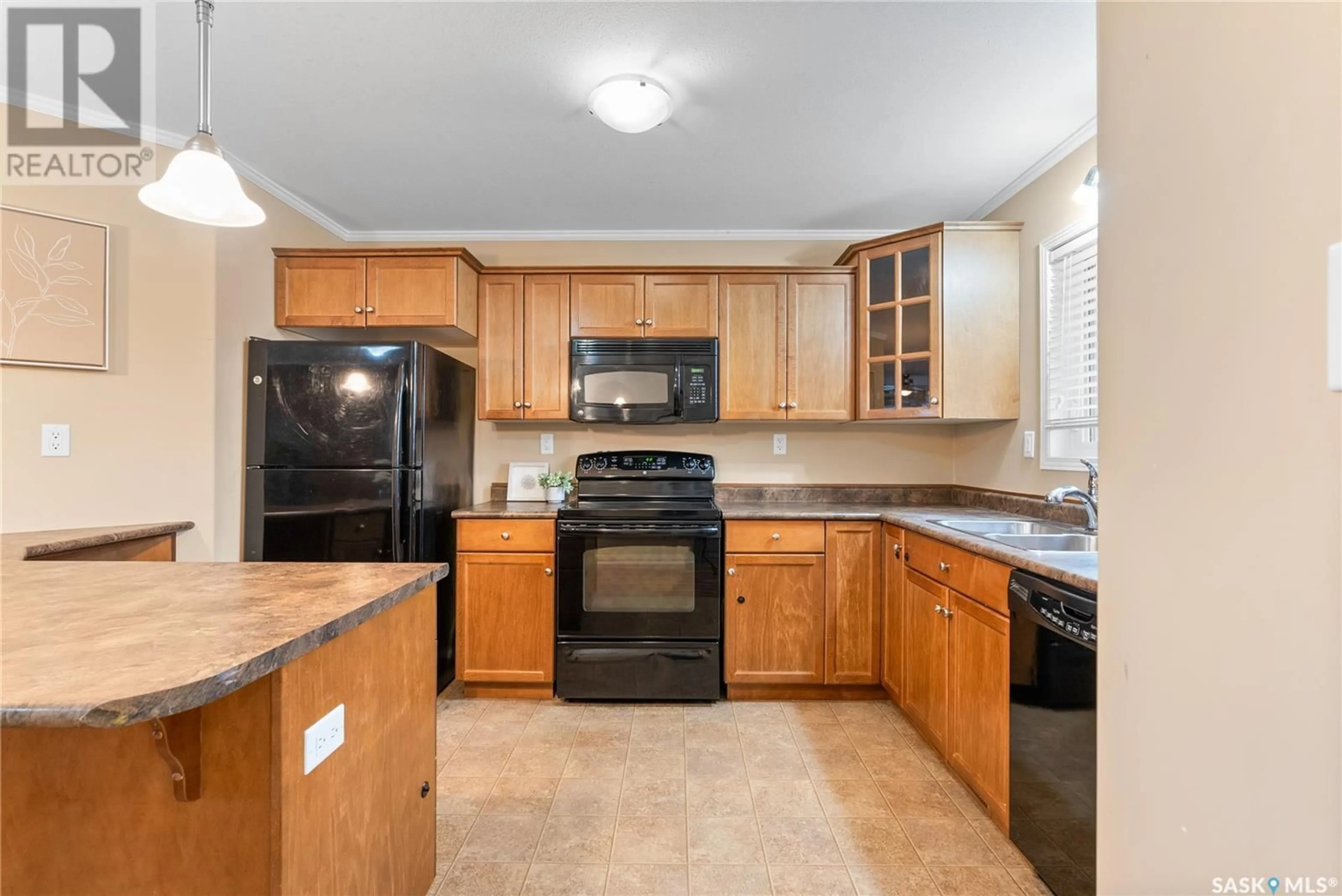 Standard kitchen, ceramic/tile floor for 306 - 1022 HAMPTON CIRCLE, Saskatoon Saskatchewan S7R0K3