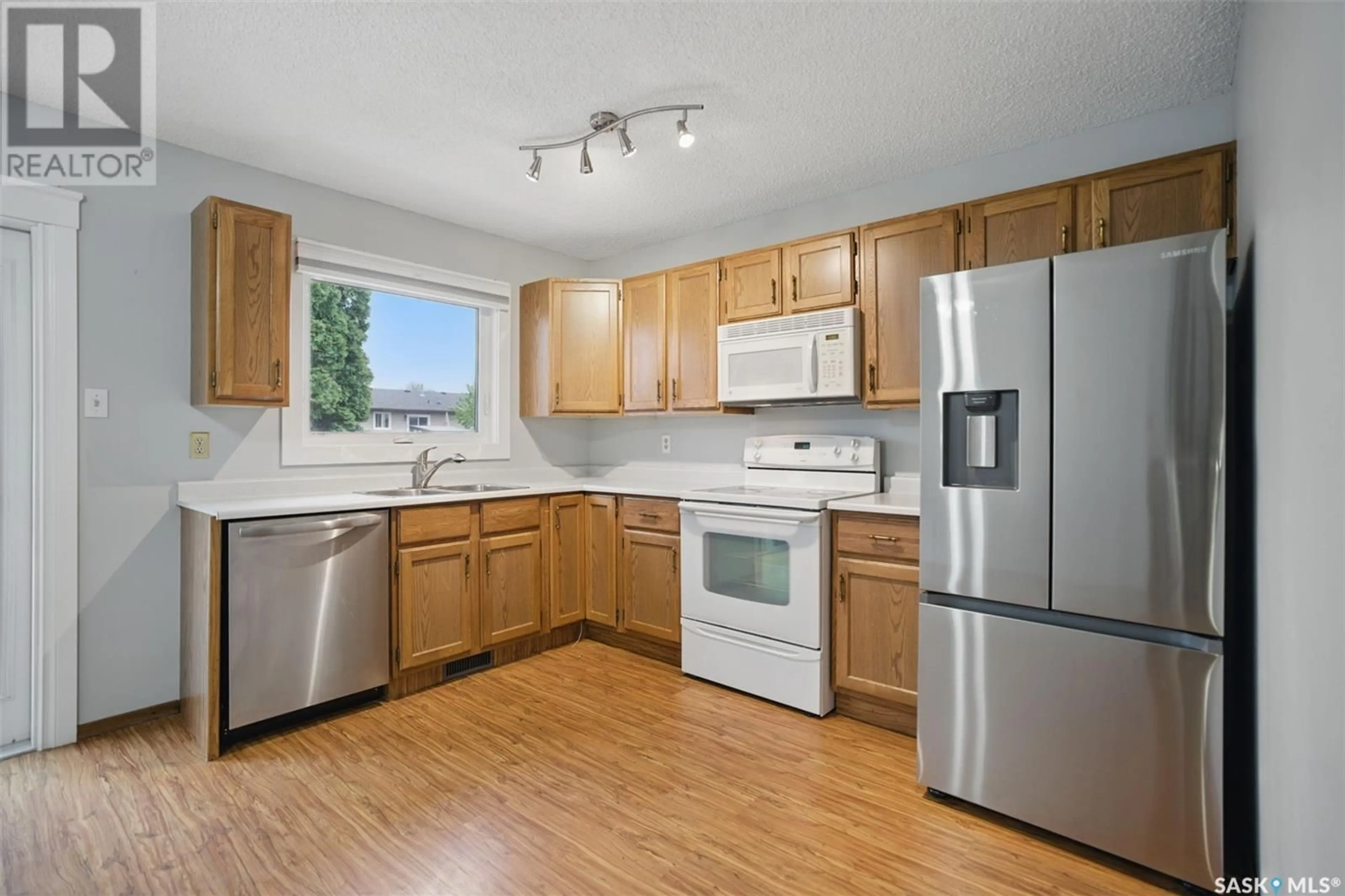 Standard kitchen, unknown for 707 WHELAN WAY, Saskatoon Saskatchewan S7L7E6