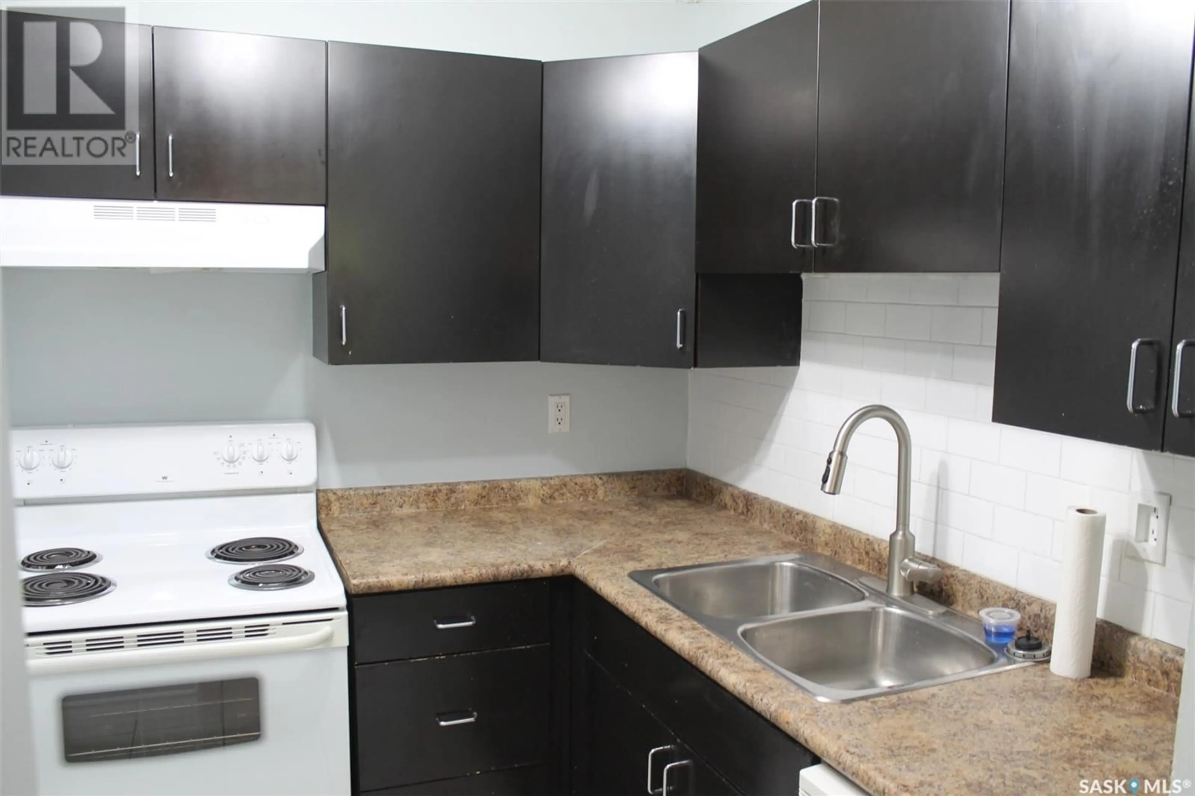 Standard kitchen, unknown for 301 310 TAIT CRESCENT, Saskatoon Saskatchewan S7H5L2