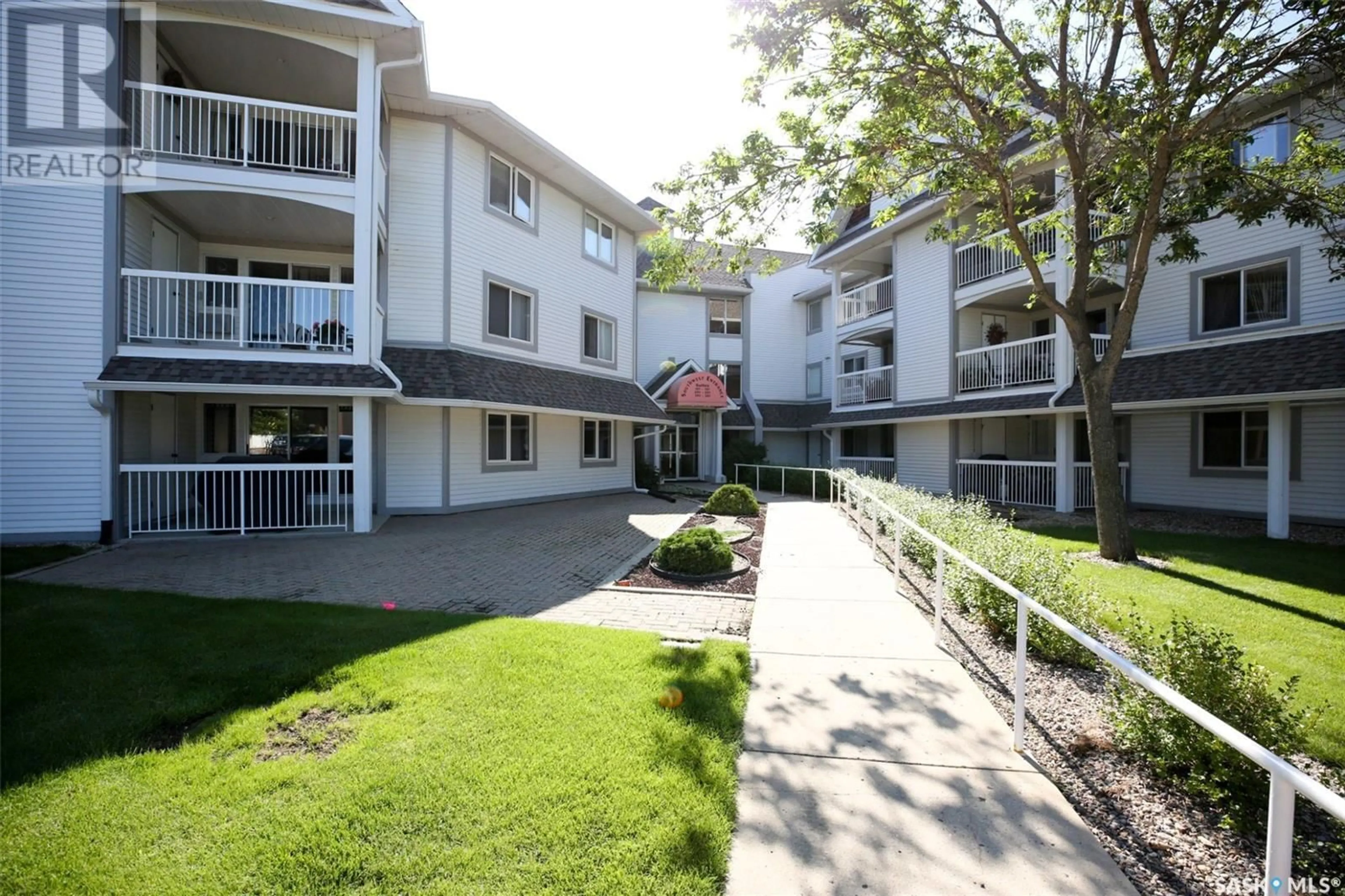 Patio, unknown for 110 960 ASSINIBOINE AVENUE E, Regina Saskatchewan S4V2P8