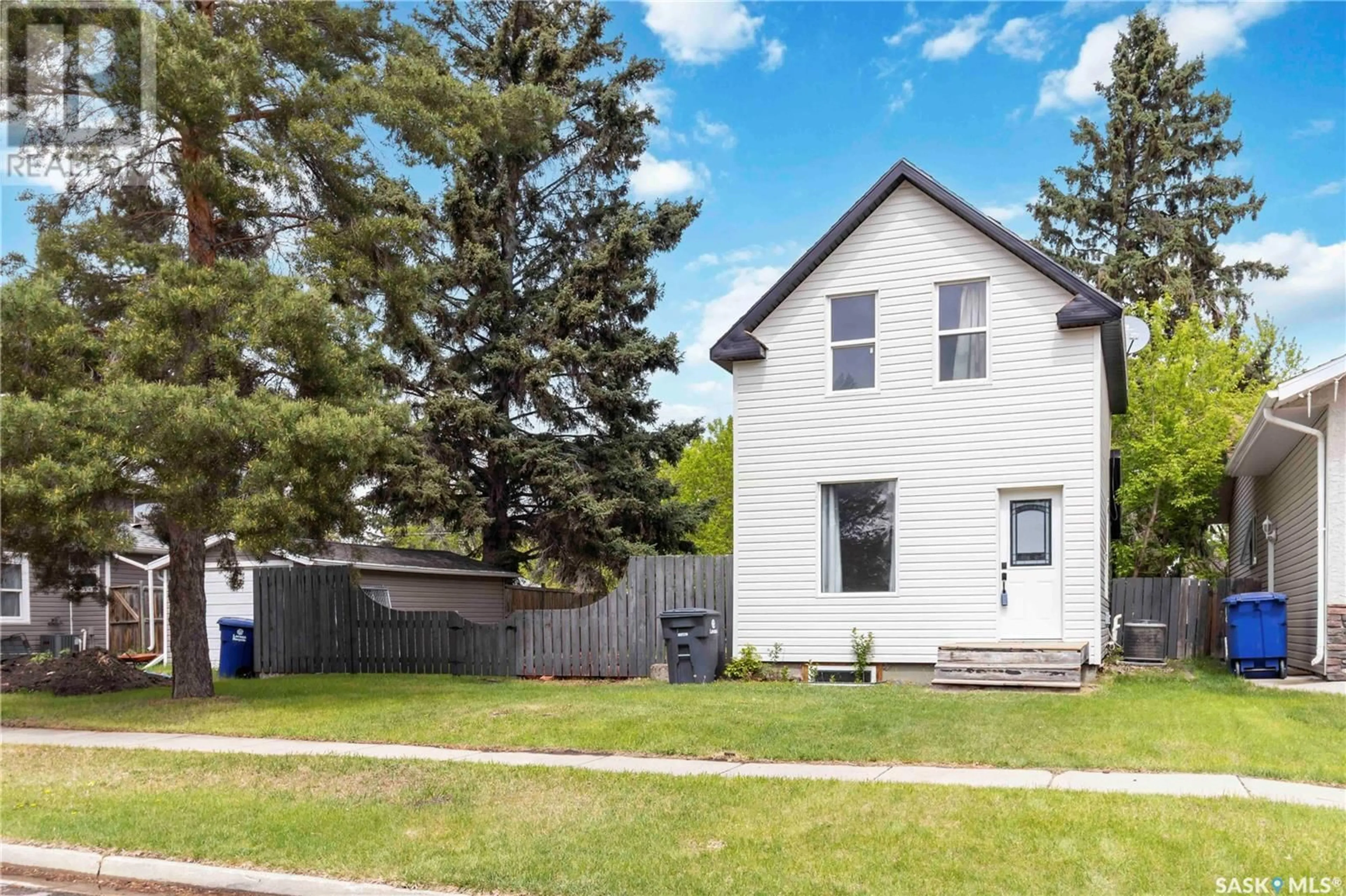 Home with vinyl exterior material, street for 1006 9TH STREET, Rosthern Saskatchewan S0K3R0