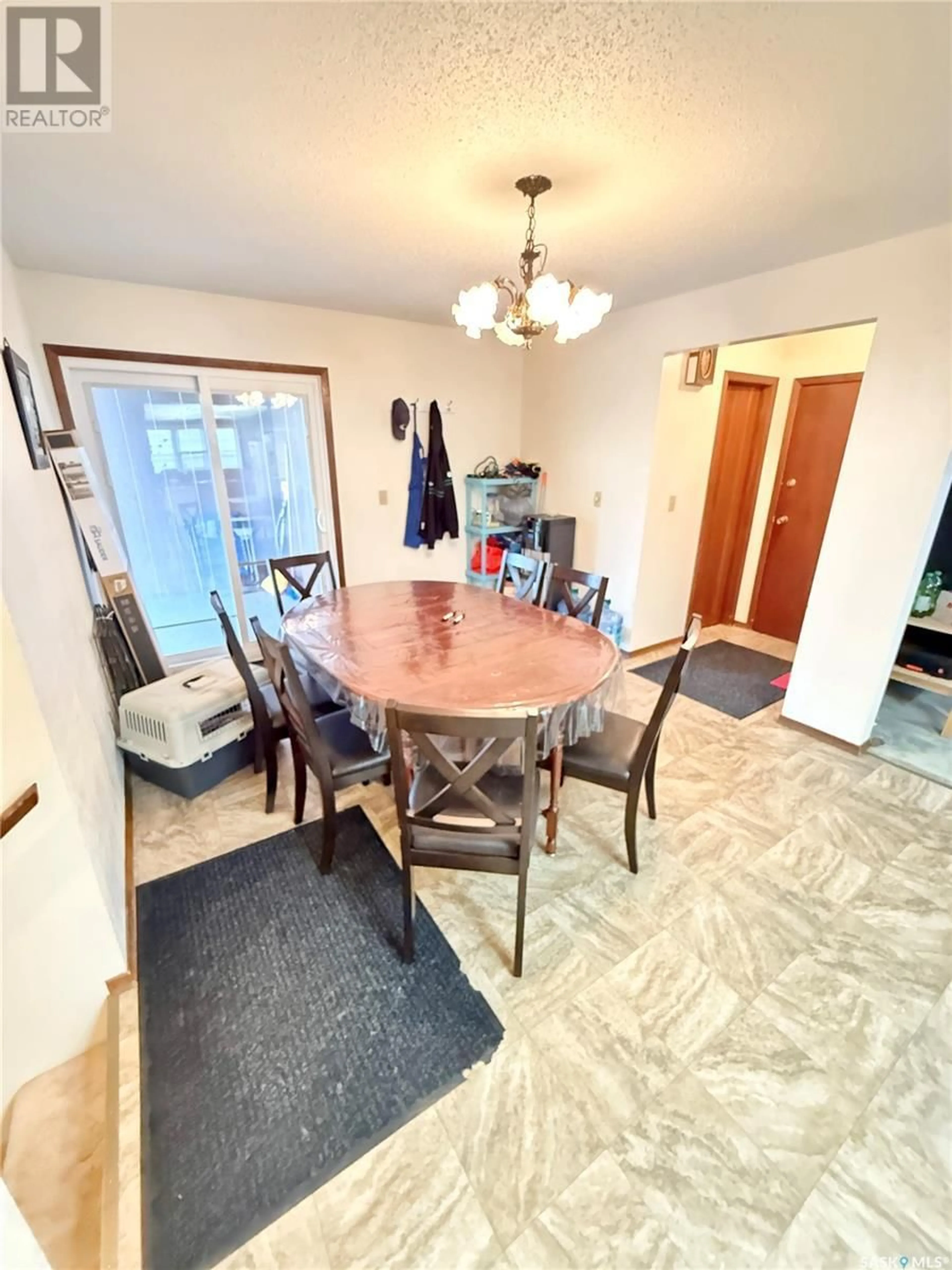 Dining room, unknown for 711 WASHINGTON DRIVE, Weyburn Saskatchewan S4H3C7