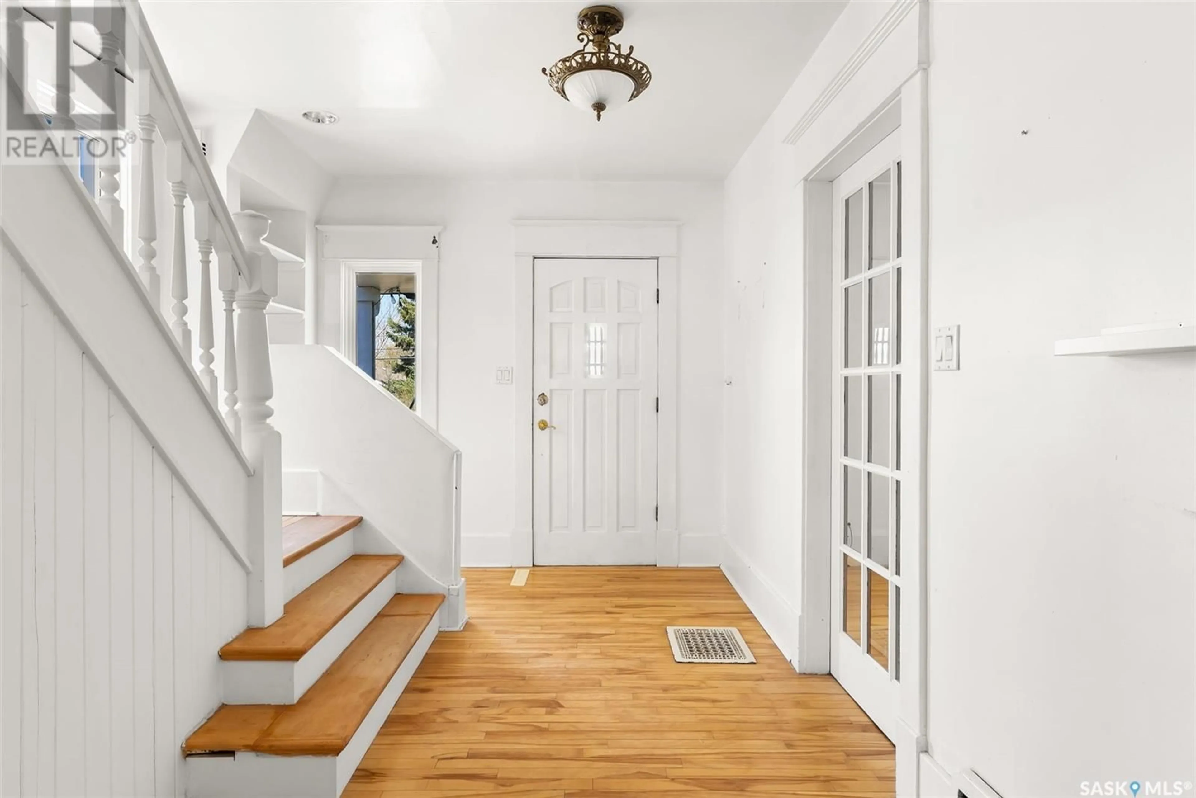 Indoor entryway for 245 QU'APPELLE DRIVE E, Lumsden Saskatchewan S0G3C0