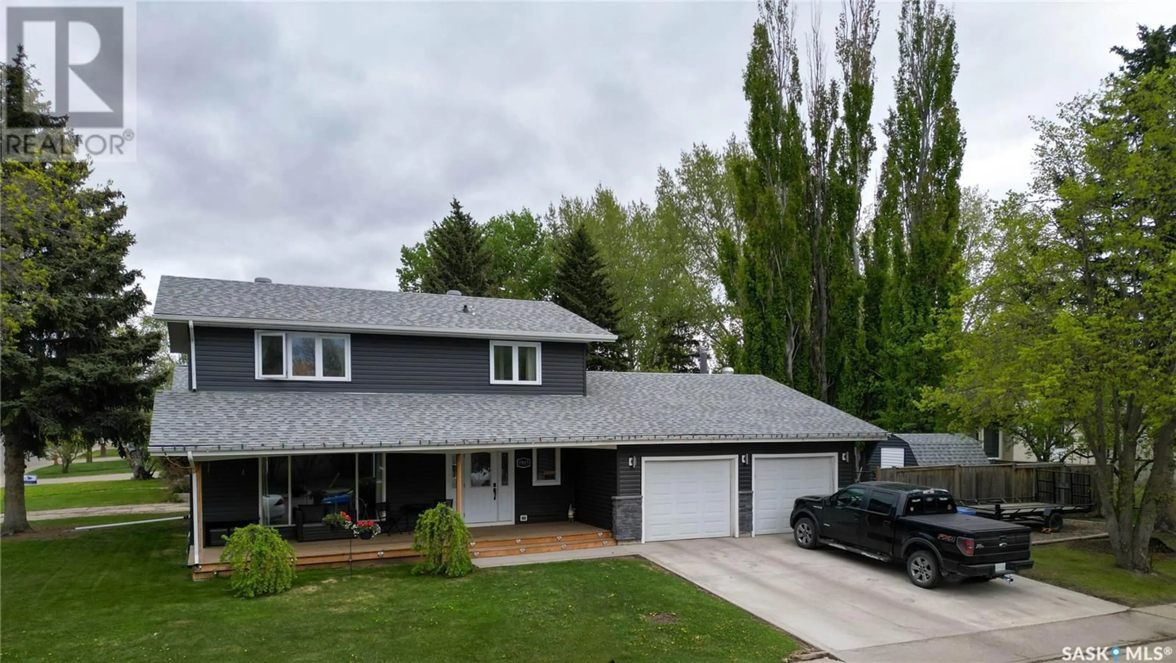 A pic from outside/outdoor area/front of a property/back of a property/a pic from drone, street for 2865 WYLLIE CRESCENT, Prince Albert Saskatchewan S6V6M3