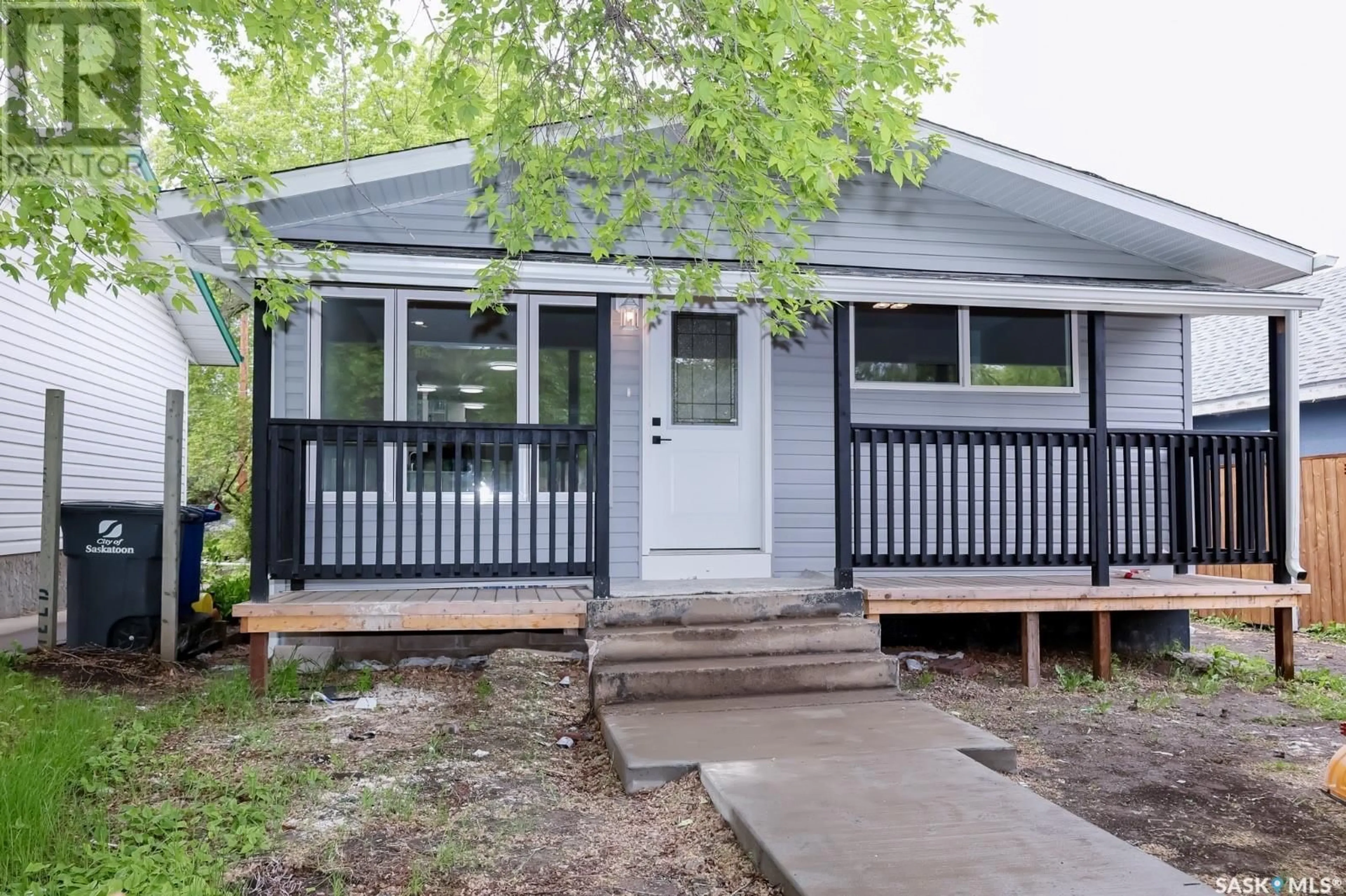 Home with vinyl exterior material, street for 1147 K AVENUE, Saskatoon Saskatchewan S7L2N7