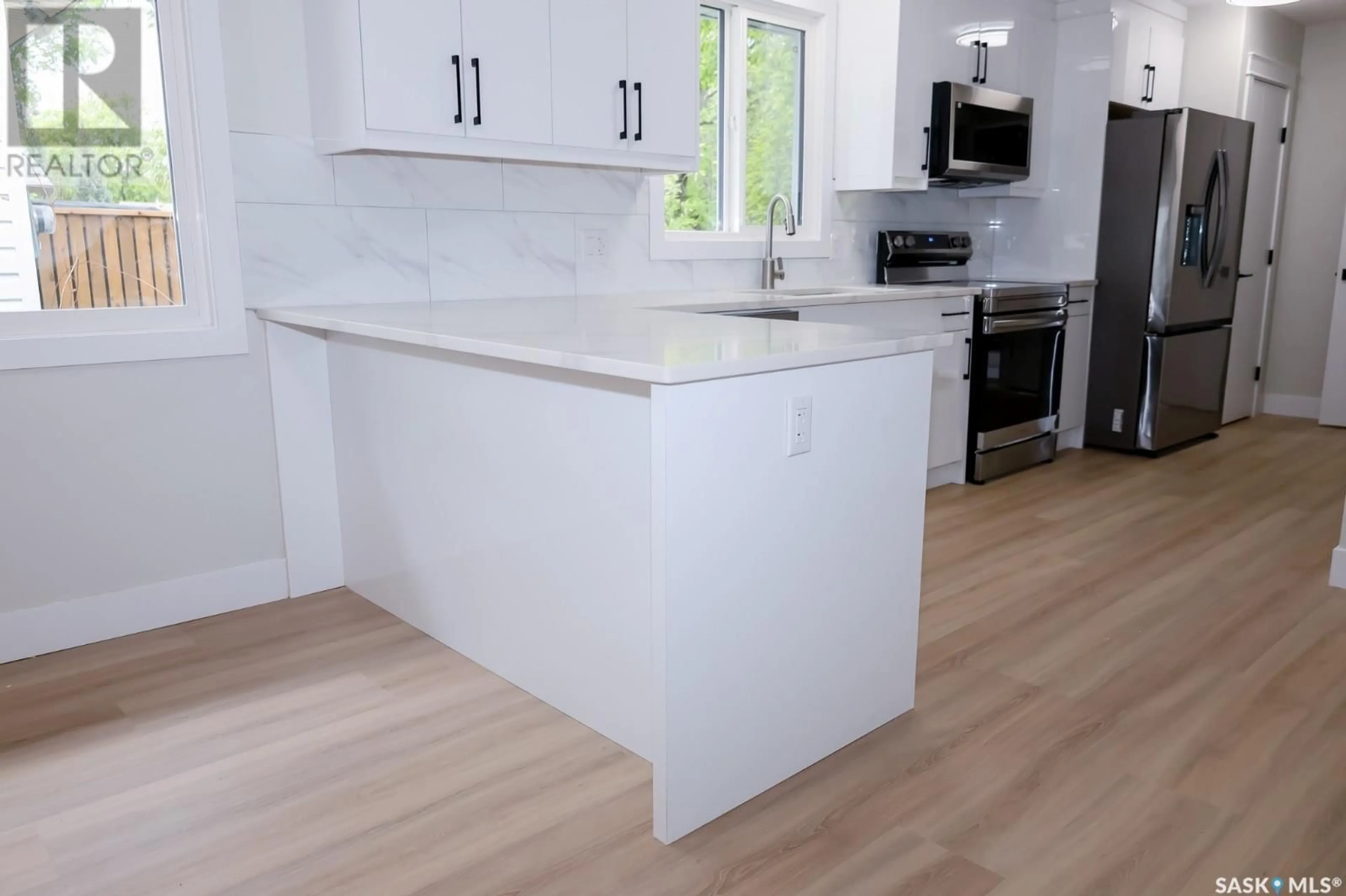Open concept kitchen, wood/laminate floor for 1147 K AVENUE, Saskatoon Saskatchewan S7L2N7