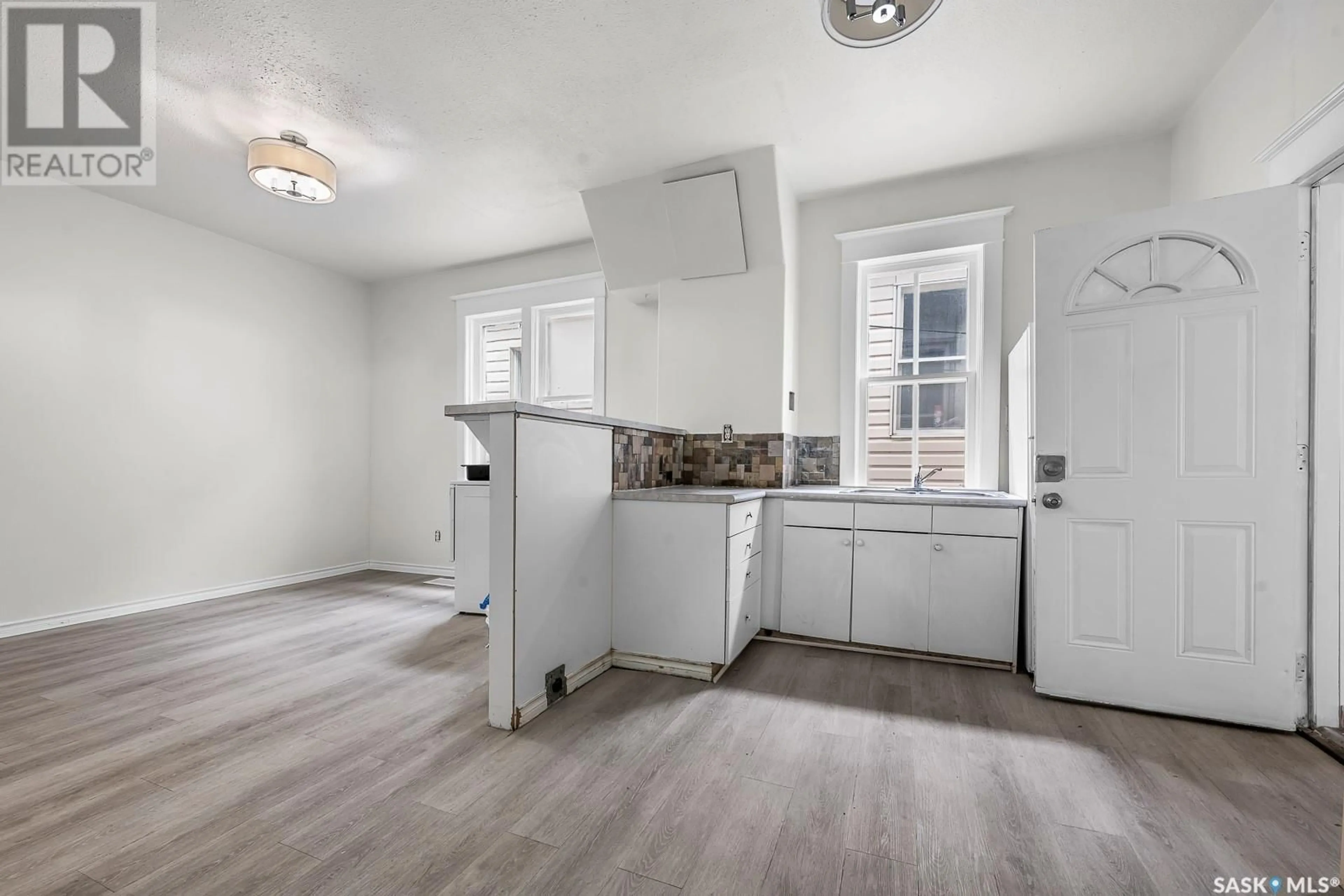 Unknown for 1124 VICTORIA AVENUE, Regina Saskatchewan S4P0N7