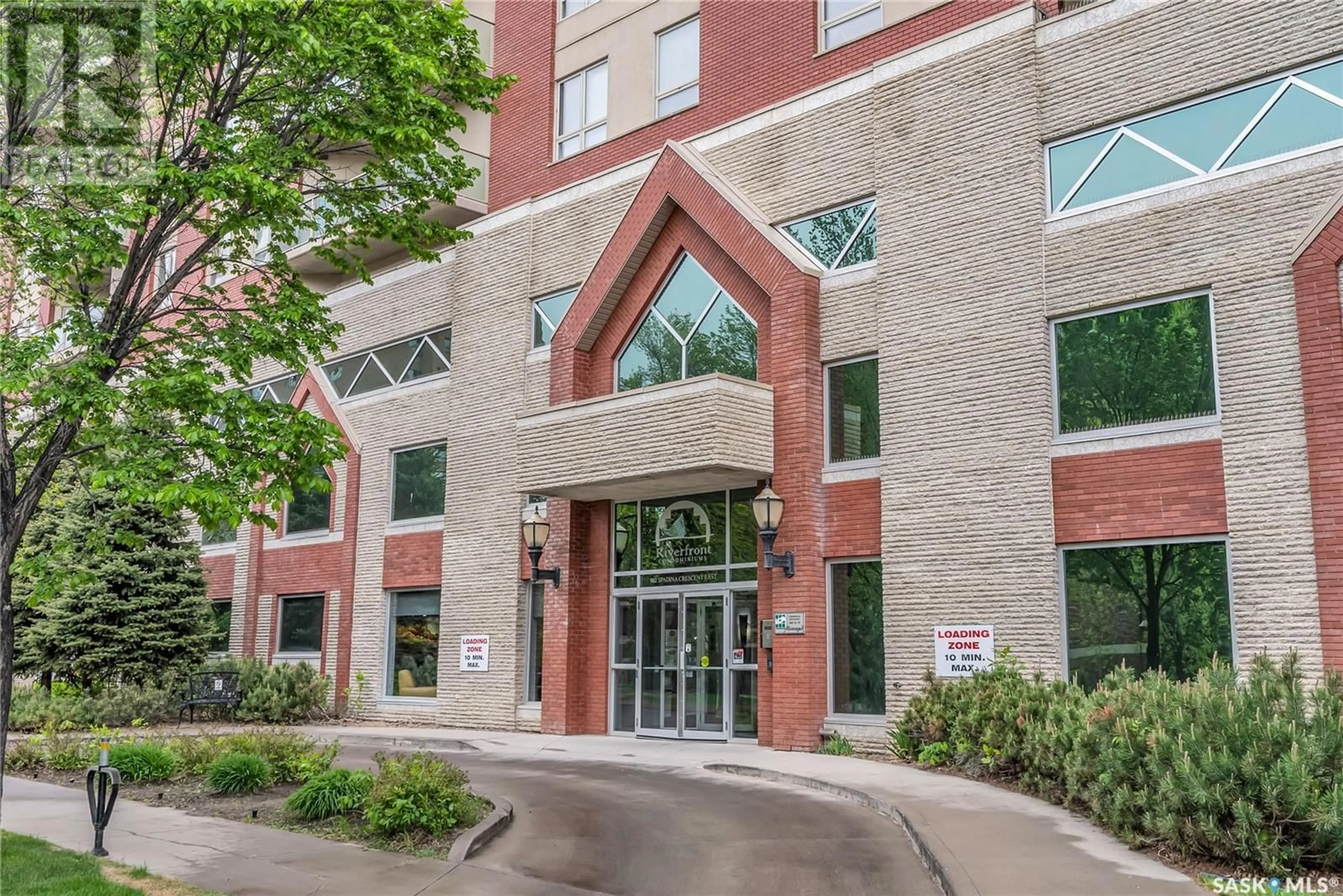 Indoor foyer for 902 - 1308 SPADINA CRESCENT E, Saskatoon Saskatchewan S7K0G8