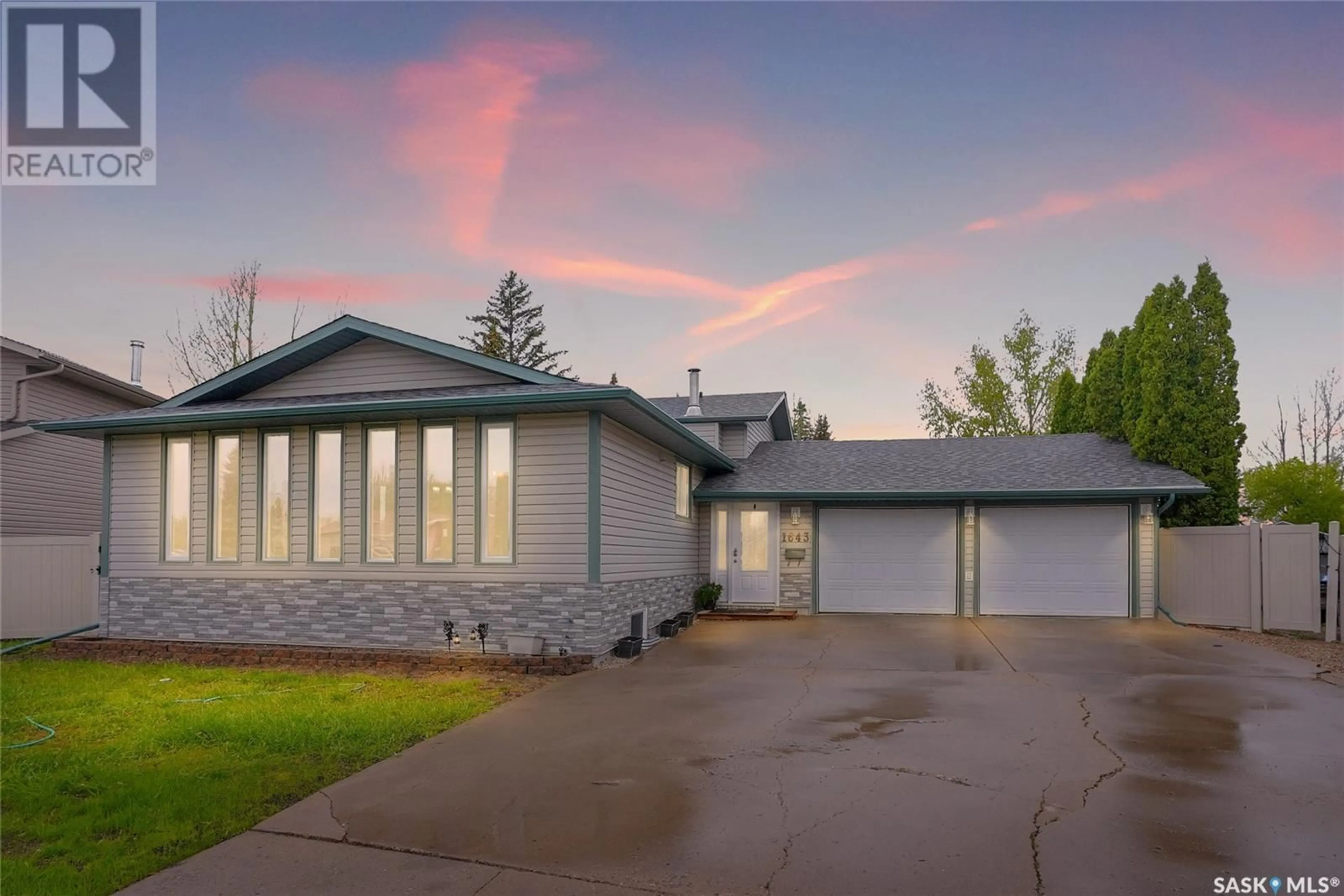 Home with vinyl exterior material, street for 1643 GENERAL CRESCENT, Moose Jaw Saskatchewan S6H6M2