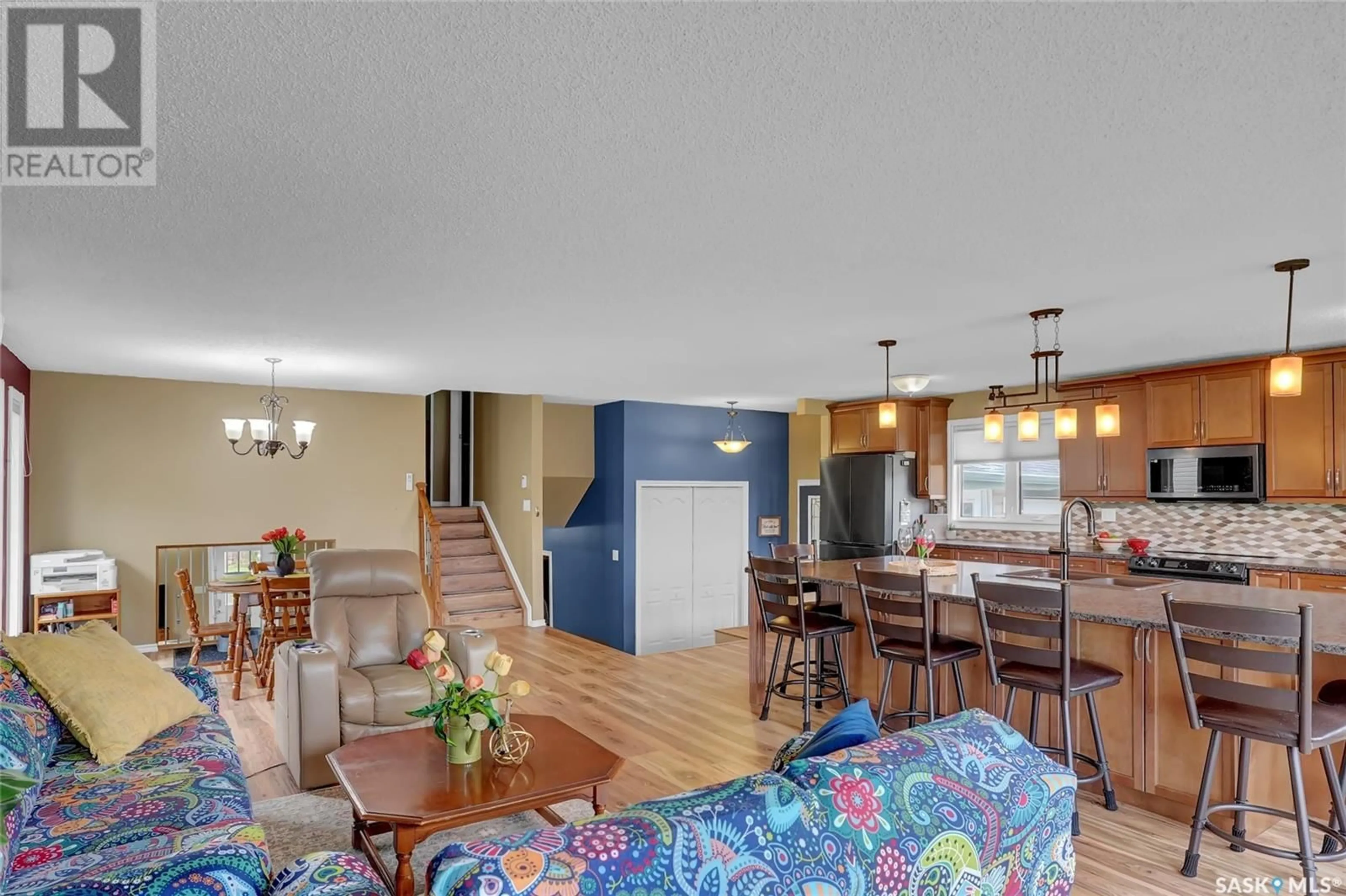 Open concept kitchen, unknown for 1643 GENERAL CRESCENT, Moose Jaw Saskatchewan S6H6M2