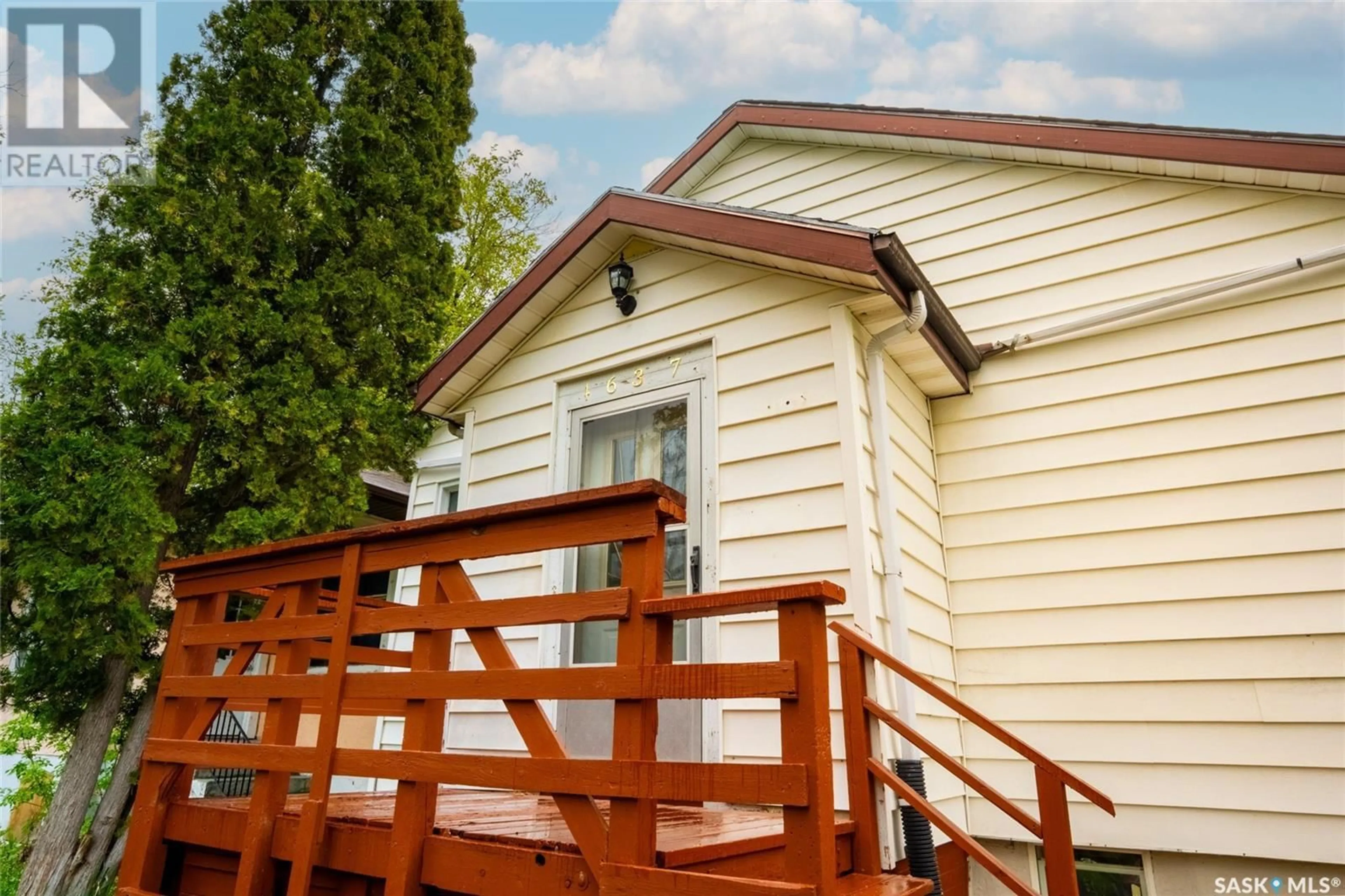 Home with vinyl exterior material, building for 1637 RAE STREET, Regina Saskatchewan S4T2B1