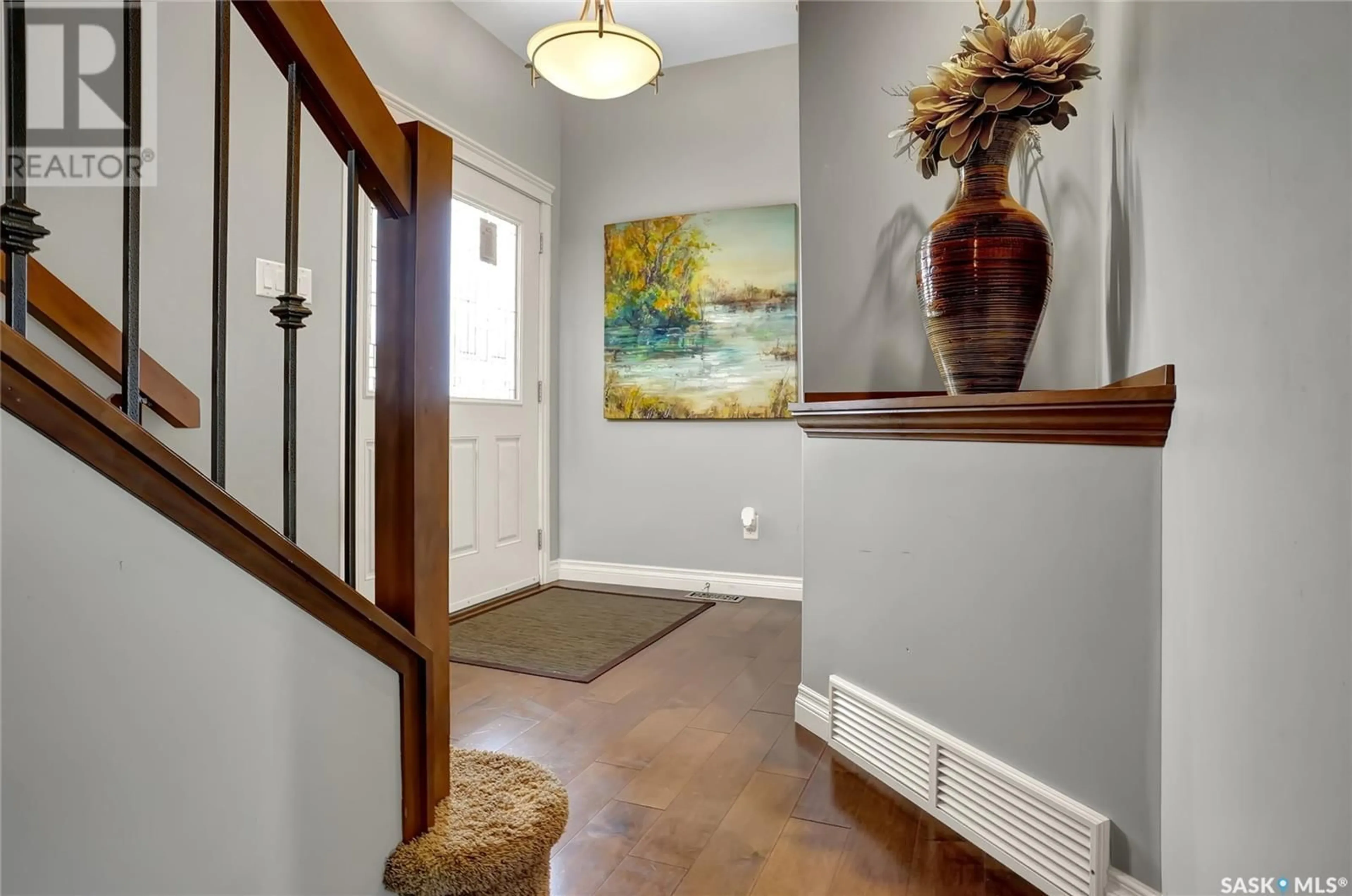 Indoor entryway for 97 GOLDENGLOW DRIVE, Moose Jaw Saskatchewan S6J1N6