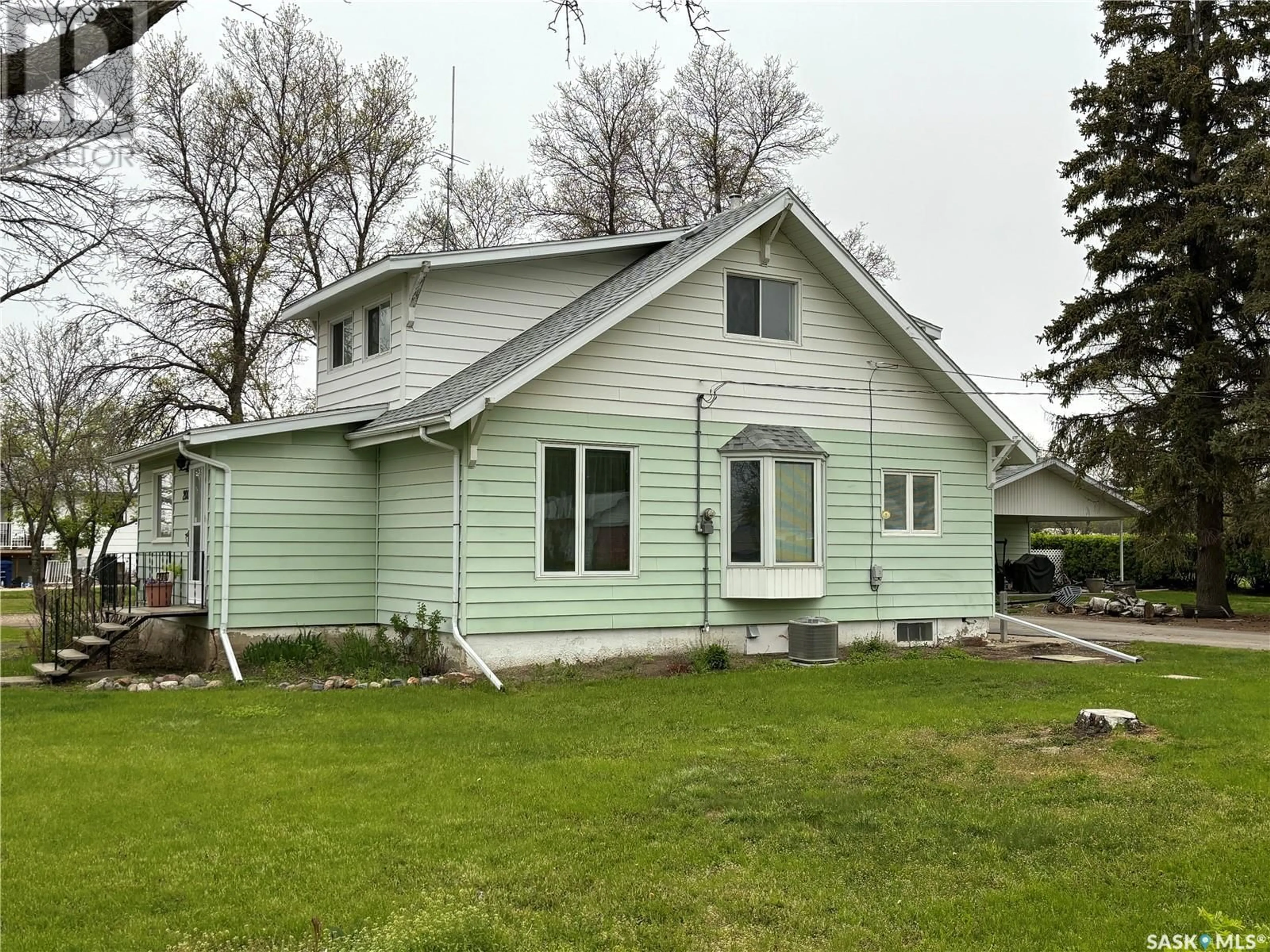 Home with vinyl exterior material, building for 200 1ST STREET, Dinsmore Saskatchewan S0L0T0