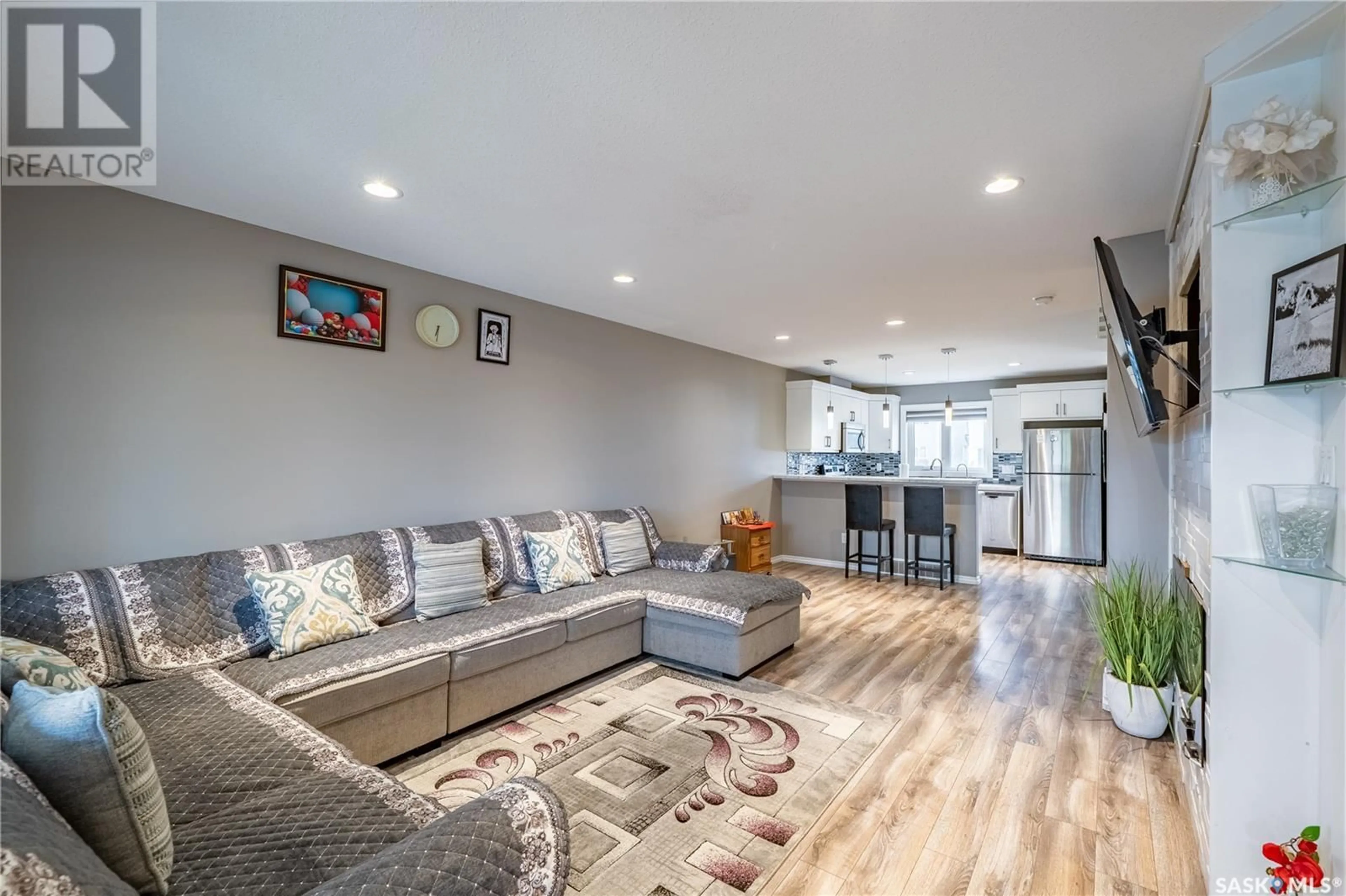 Living room with furniture, unknown for 5561 CEDERHOLM AVENUE, Regina Saskatchewan S4W0M9