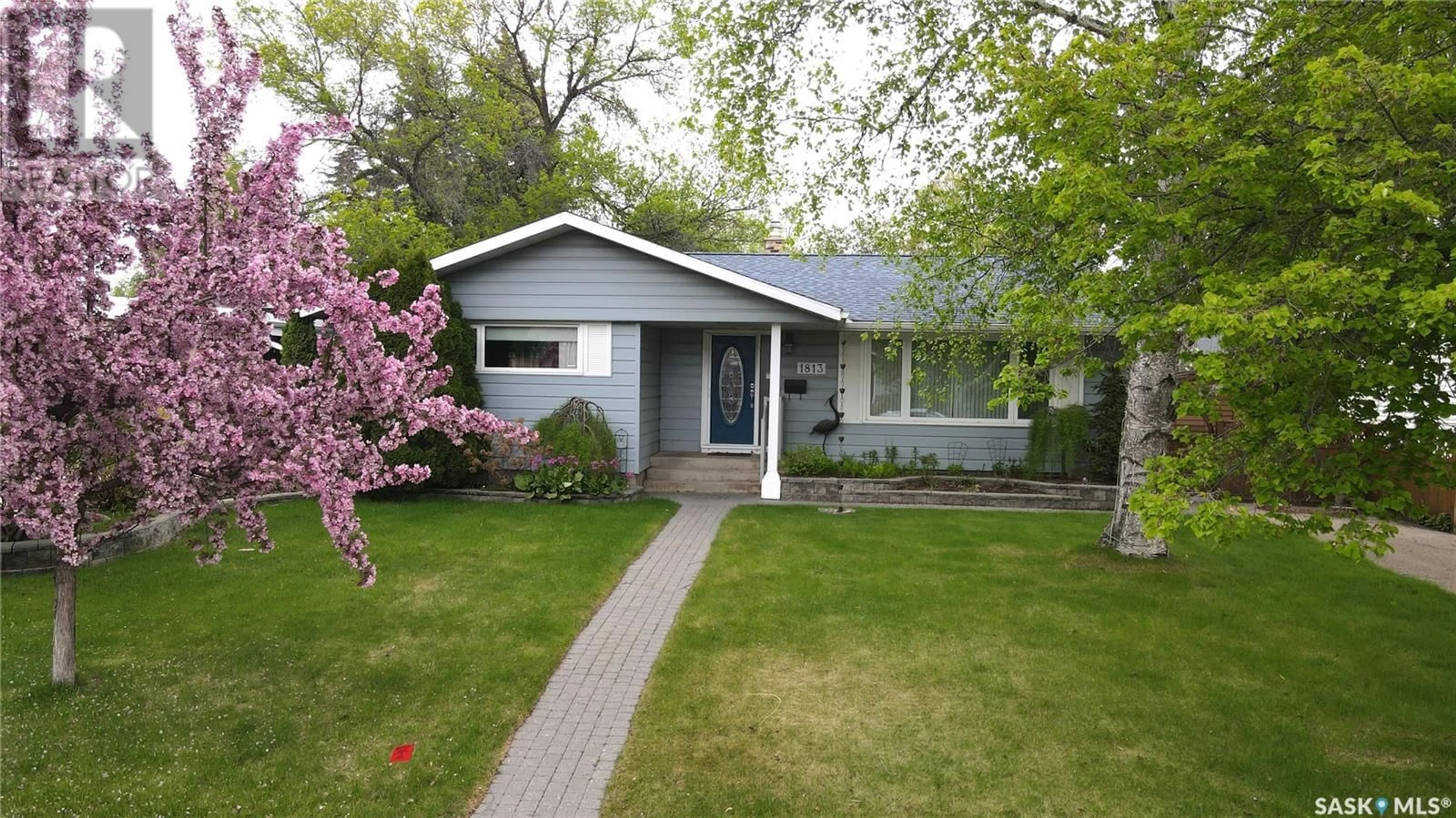 Home with vinyl exterior material, street for 1813 MADDEN AVENUE, Saskatoon Saskatchewan S7H3M7