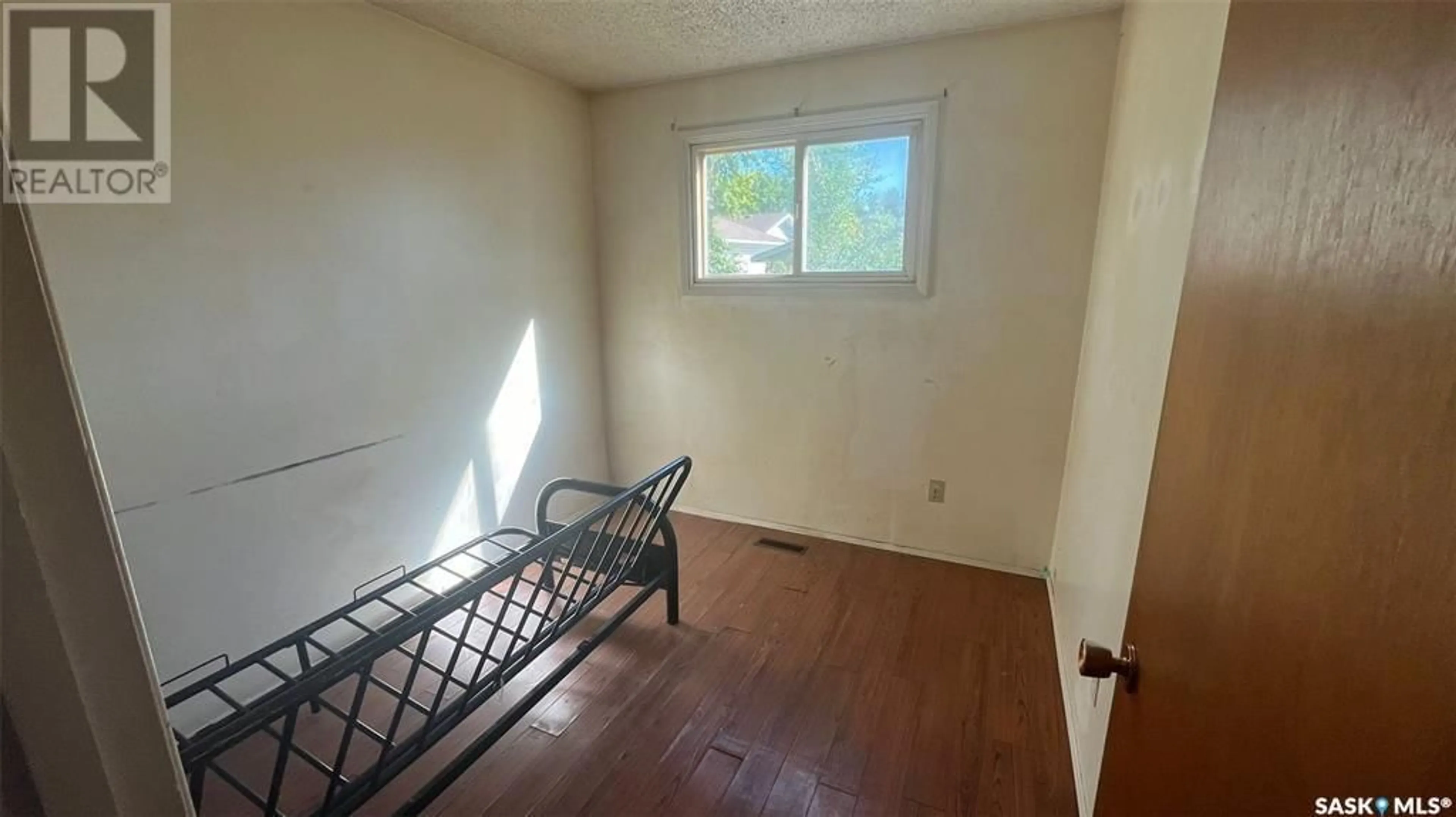 A pic of a room for 141 THOMSON AVENUE, Regina Saskatchewan S4N5L2