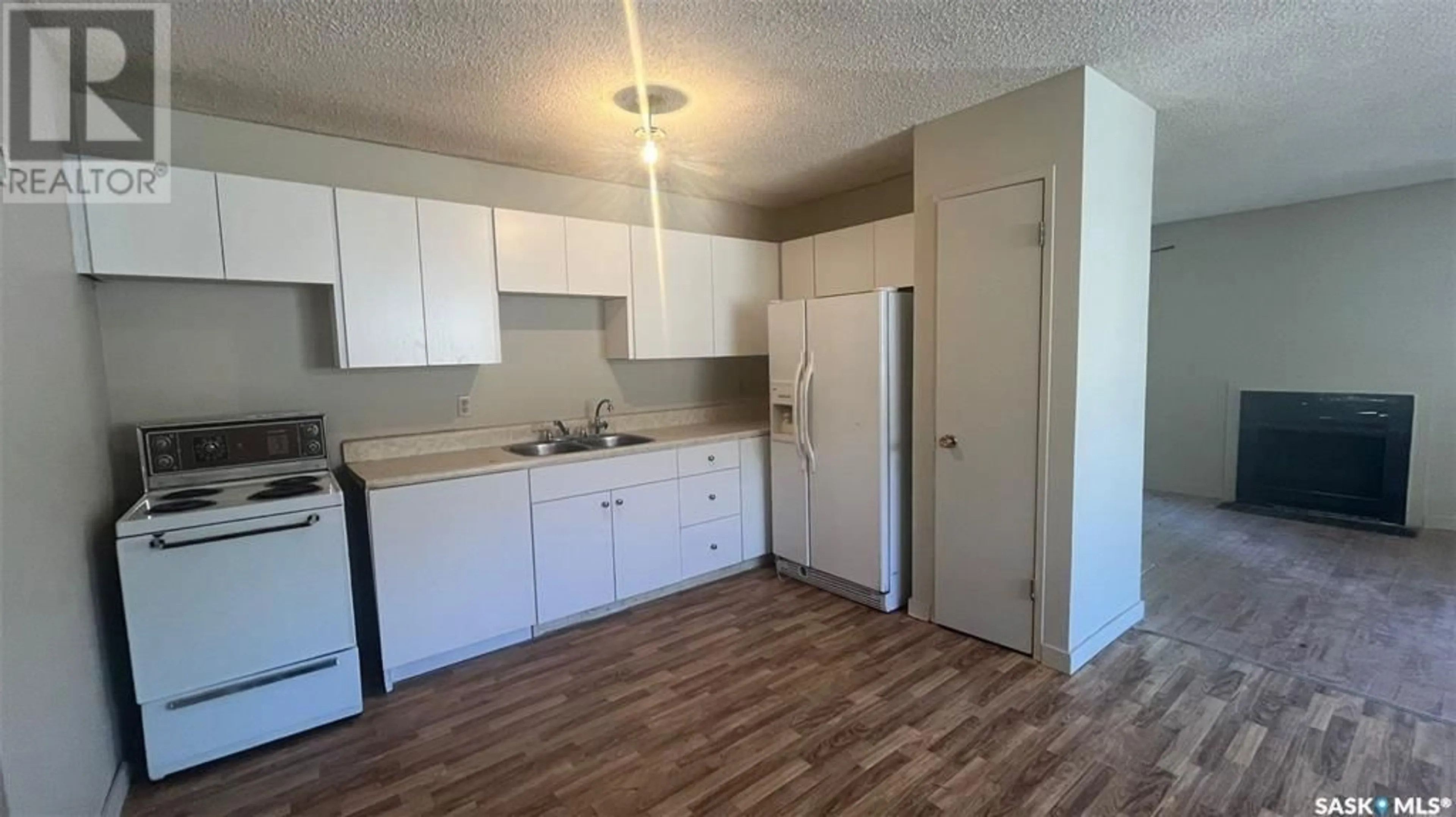 Standard kitchen, wood/laminate floor for 143 THOMSON AVENUE, Regina Saskatchewan S4N5L2
