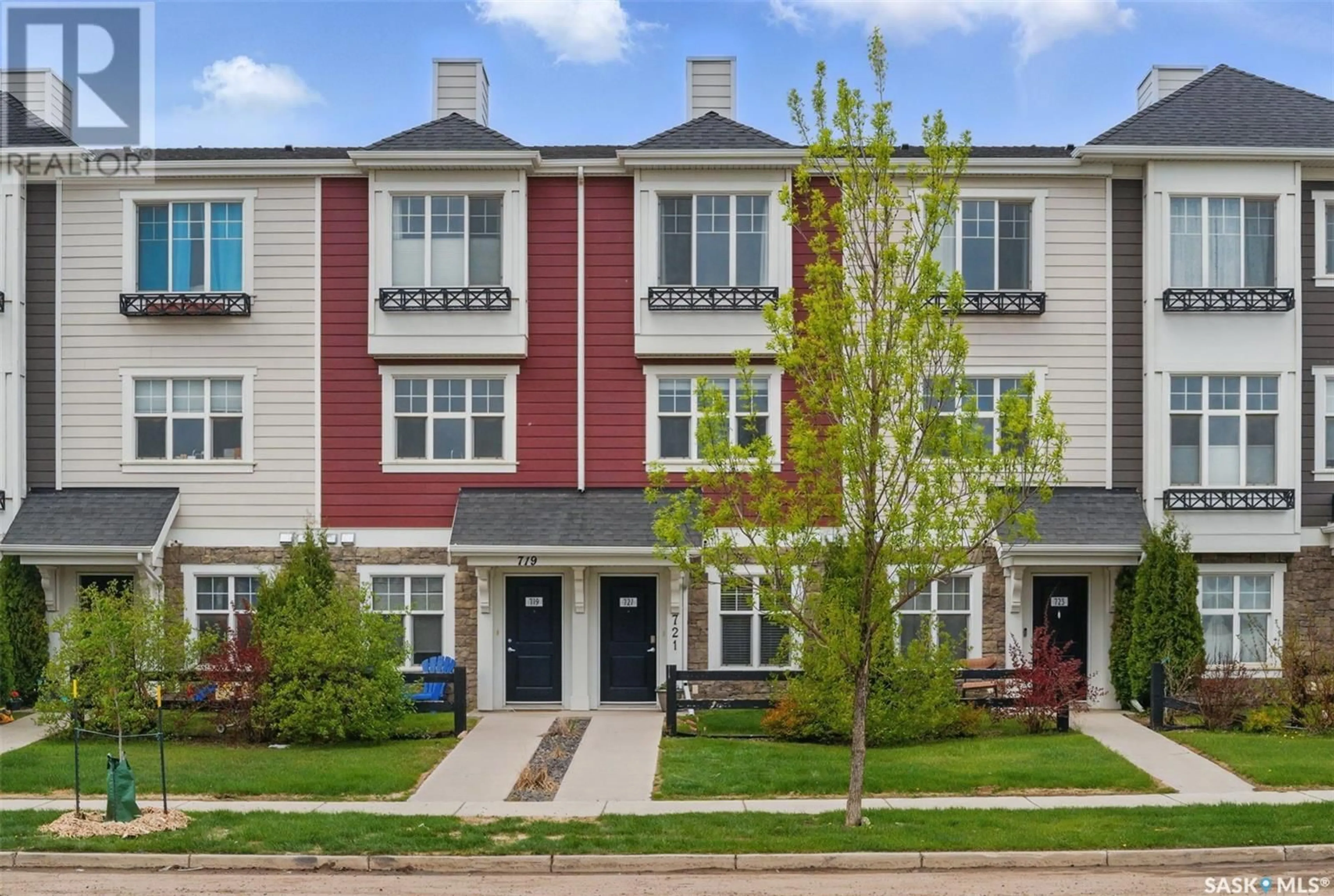 Home with vinyl exterior material, street for 721 MEADOWS BOULEVARD, Saskatoon Saskatchewan S7V0L3