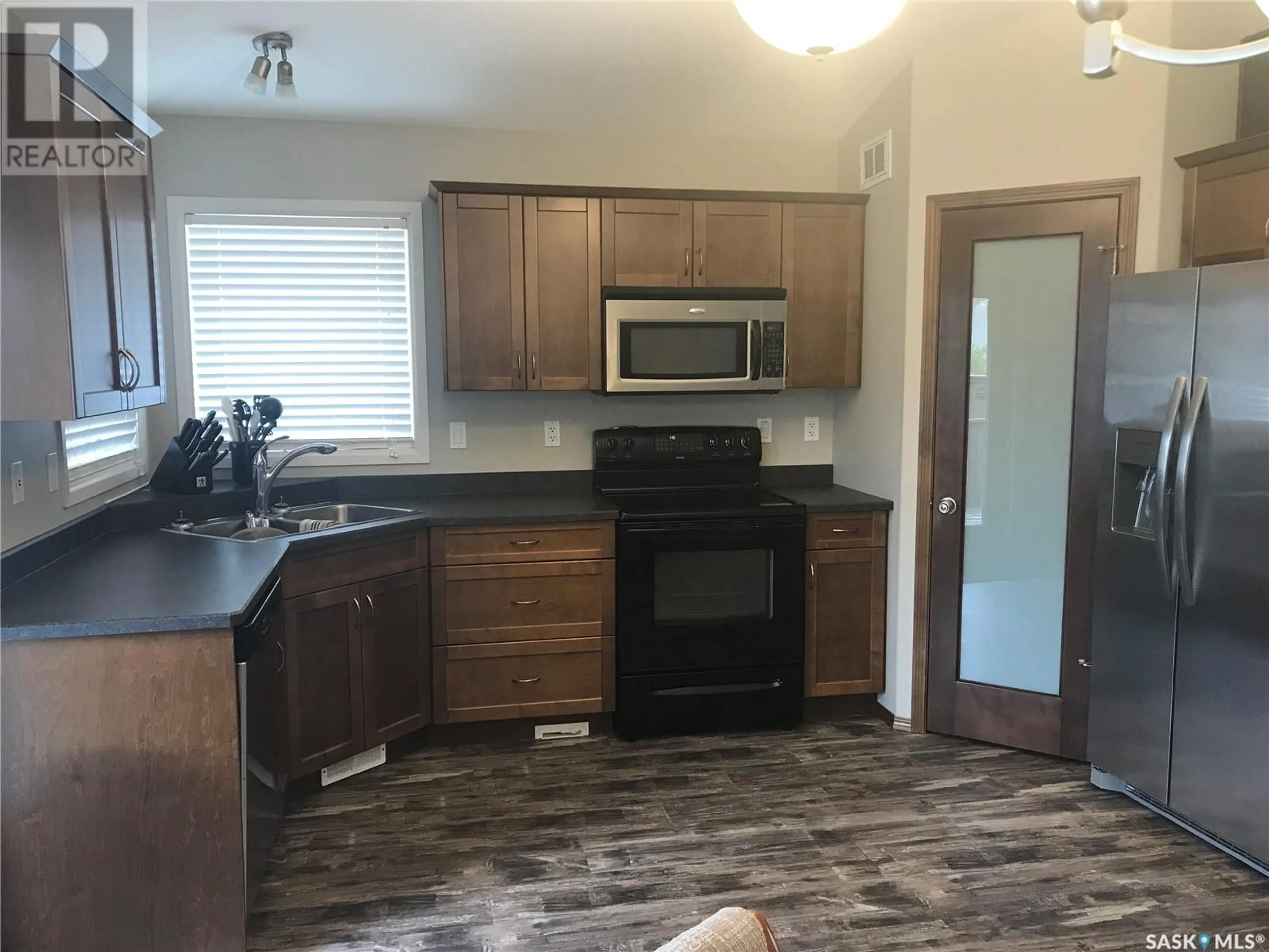 Standard kitchen, unknown for 102 ASSALY STREET, Saskatoon Saskatchewan S7T0E4