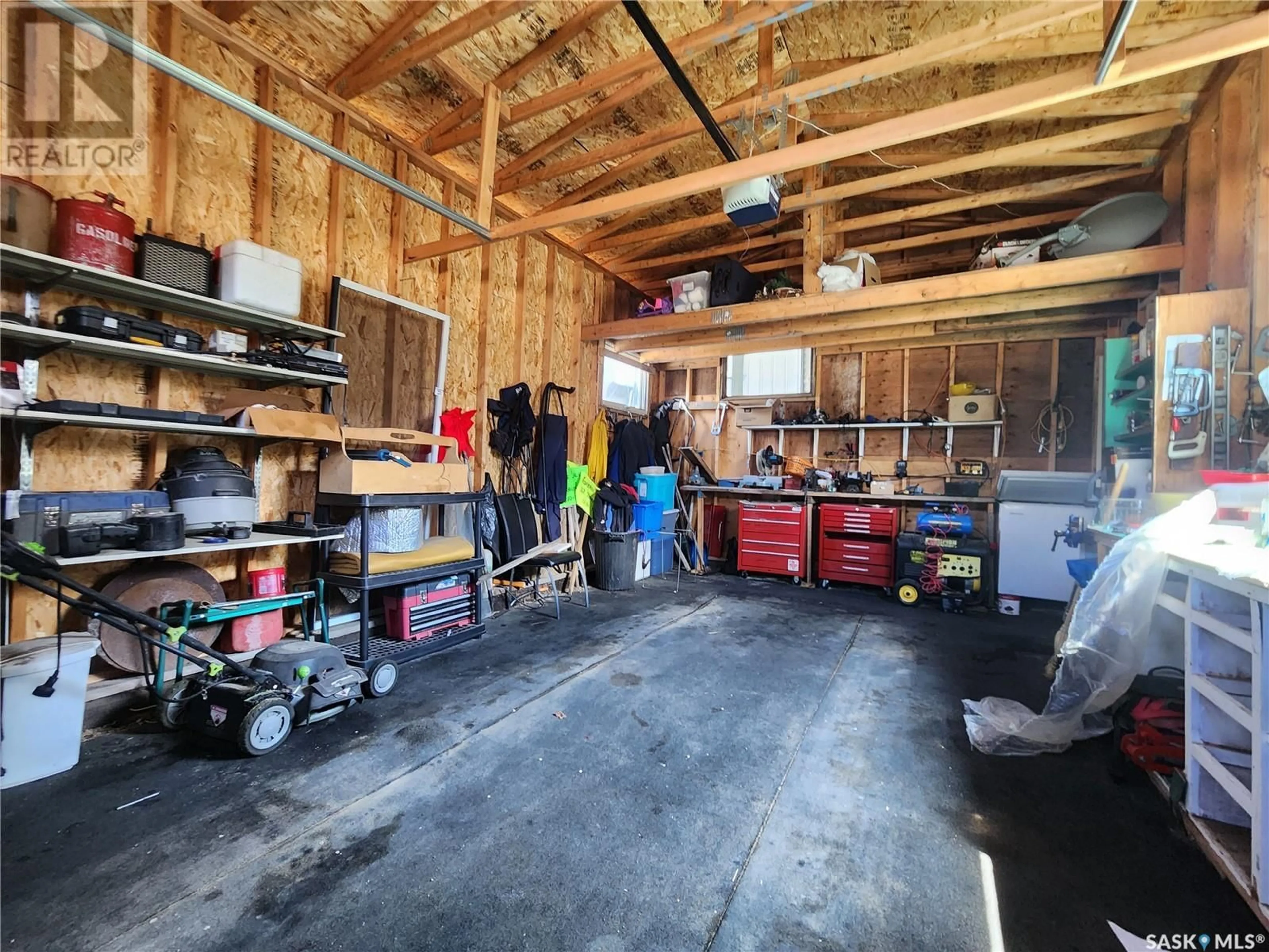 Indoor garage for 32 555 DIELSCHNEIDER ROAD, Melville Saskatchewan S0A2P0