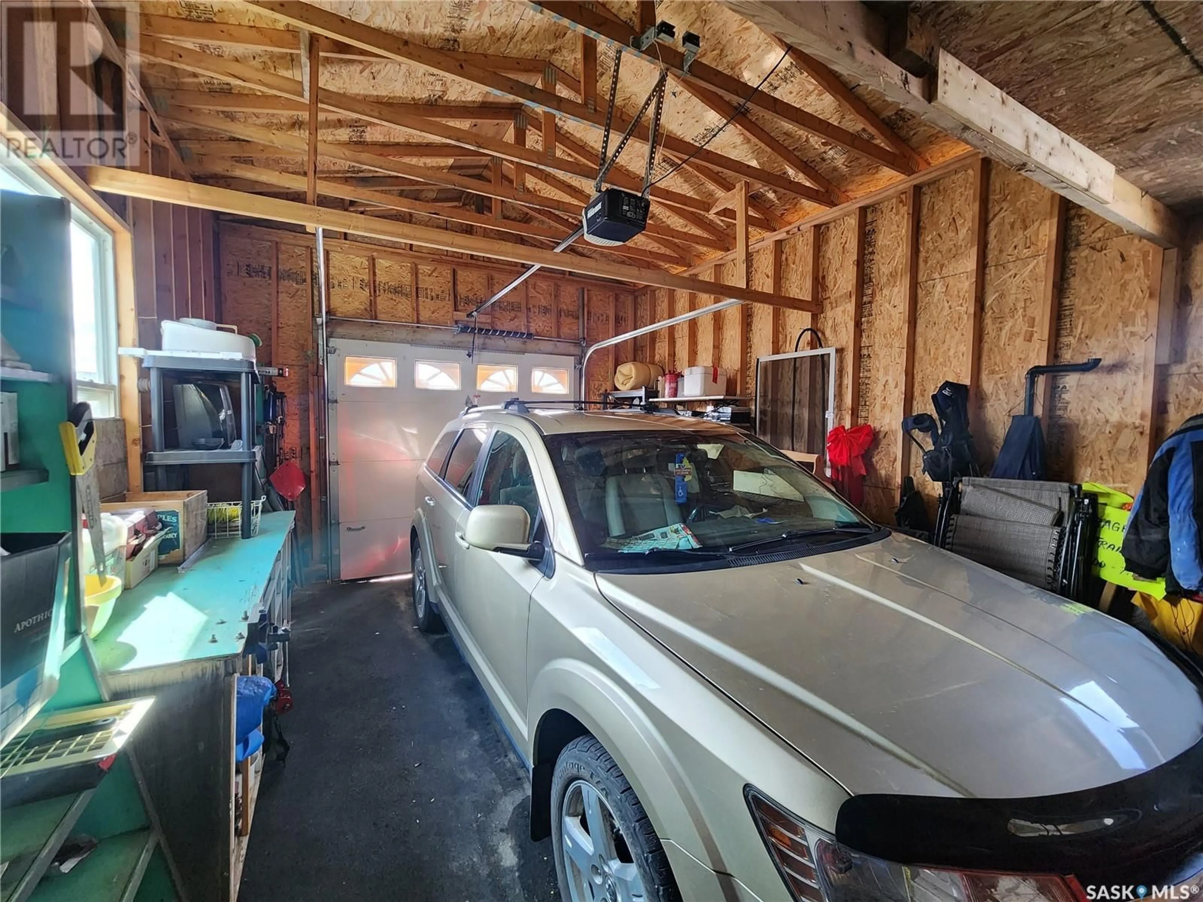 Indoor garage for 32 555 DIELSCHNEIDER ROAD, Melville Saskatchewan S0A2P0