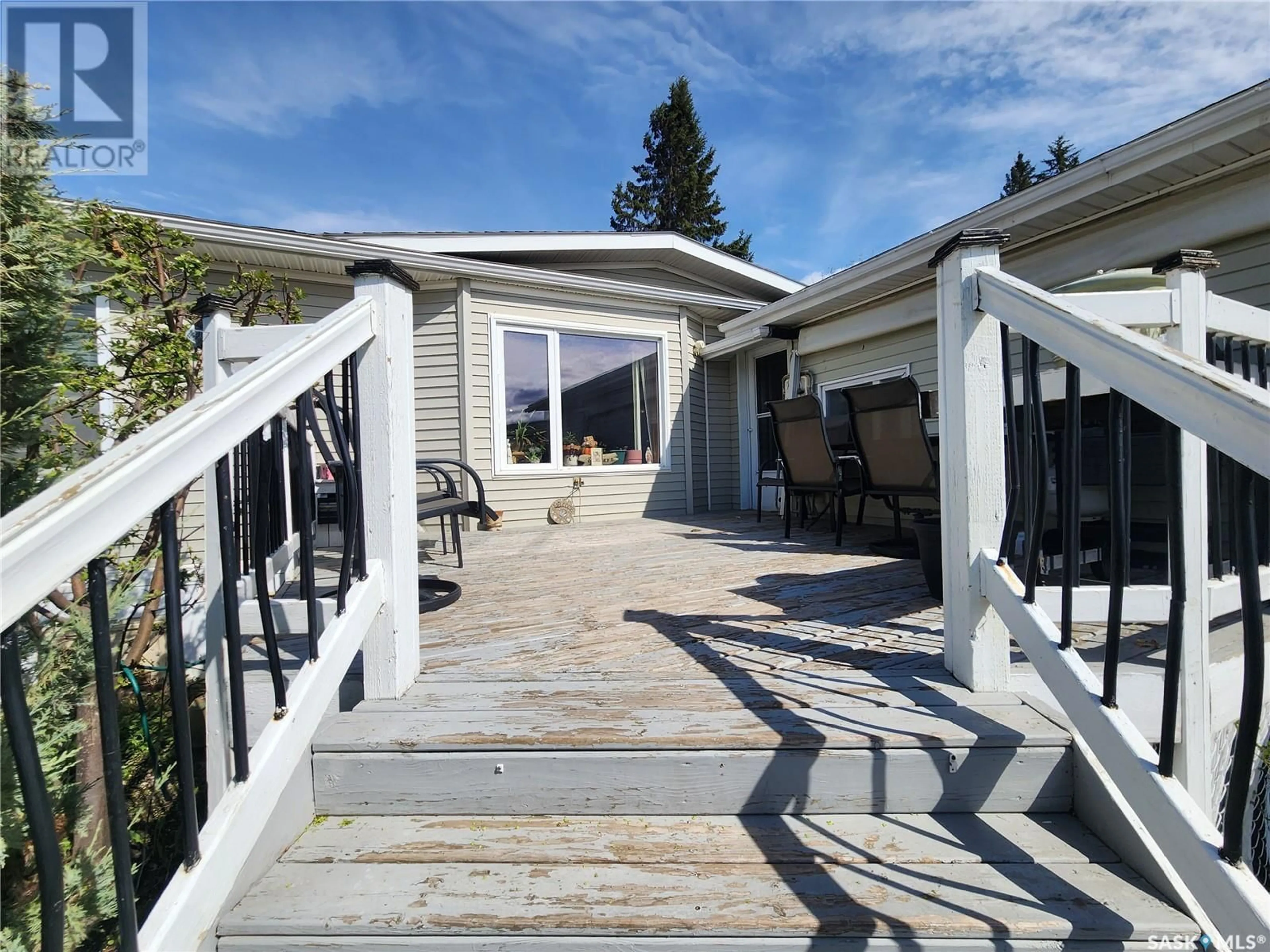 Patio, water/lake/river/ocean view for 32 555 DIELSCHNEIDER ROAD, Melville Saskatchewan S0A2P0