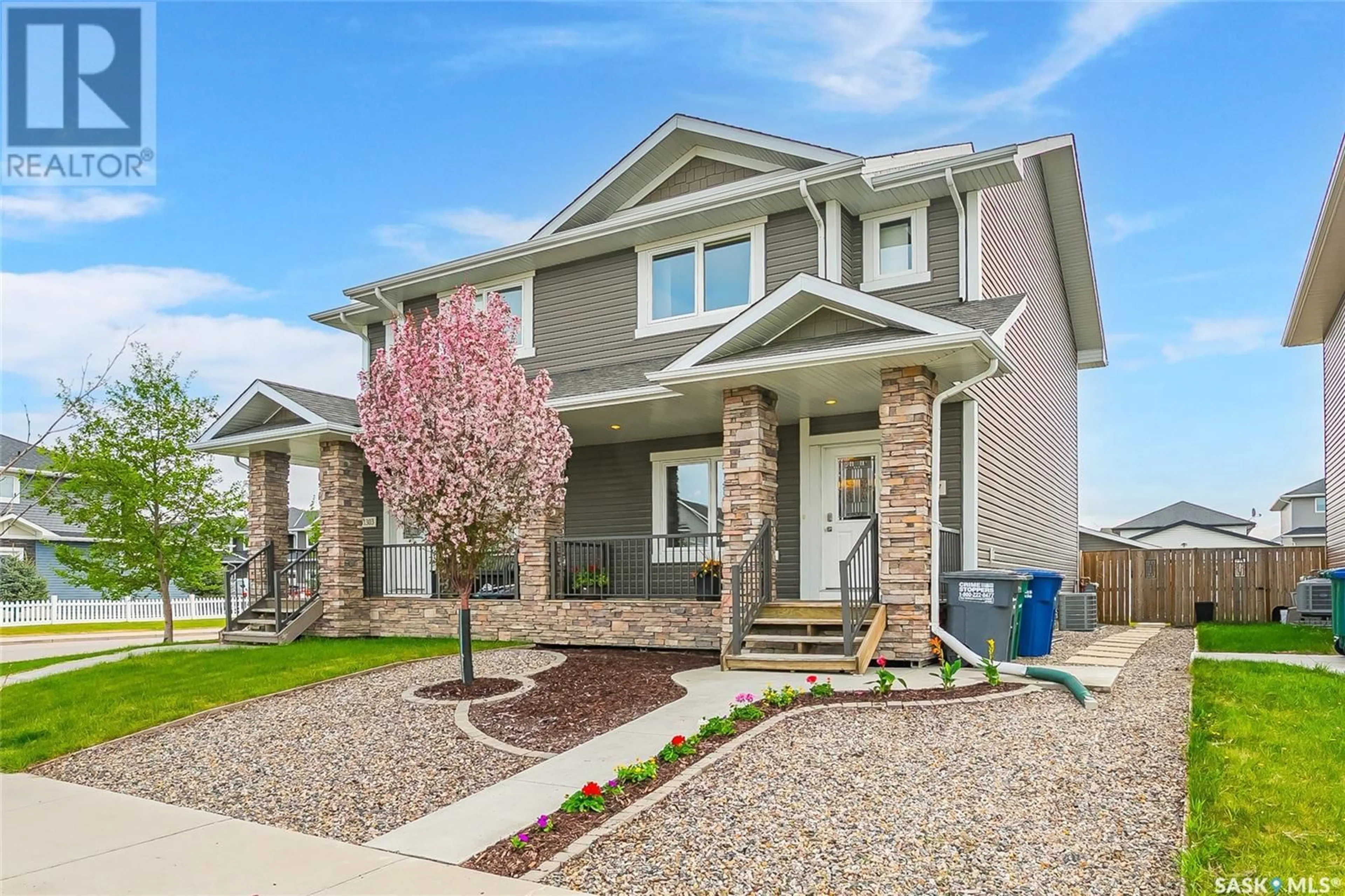 Home with vinyl exterior material, street for 1307 HUNTER ROAD, Saskatoon Saskatchewan S7T0S1