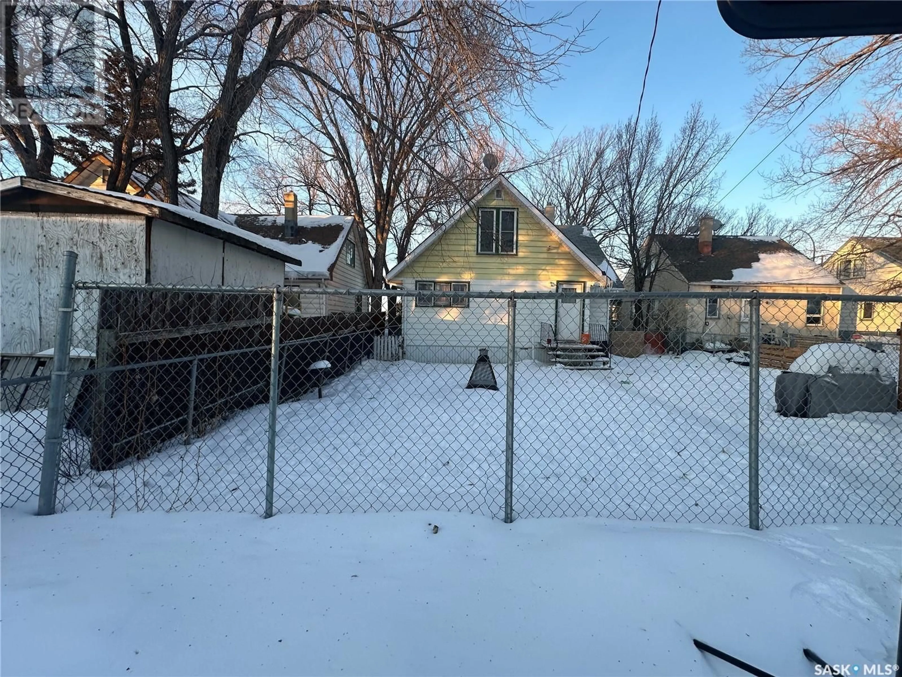 A pic from outside/outdoor area/front of a property/back of a property/a pic from drone, street for 4237 4TH AVENUE, Regina Saskatchewan S4T0H7