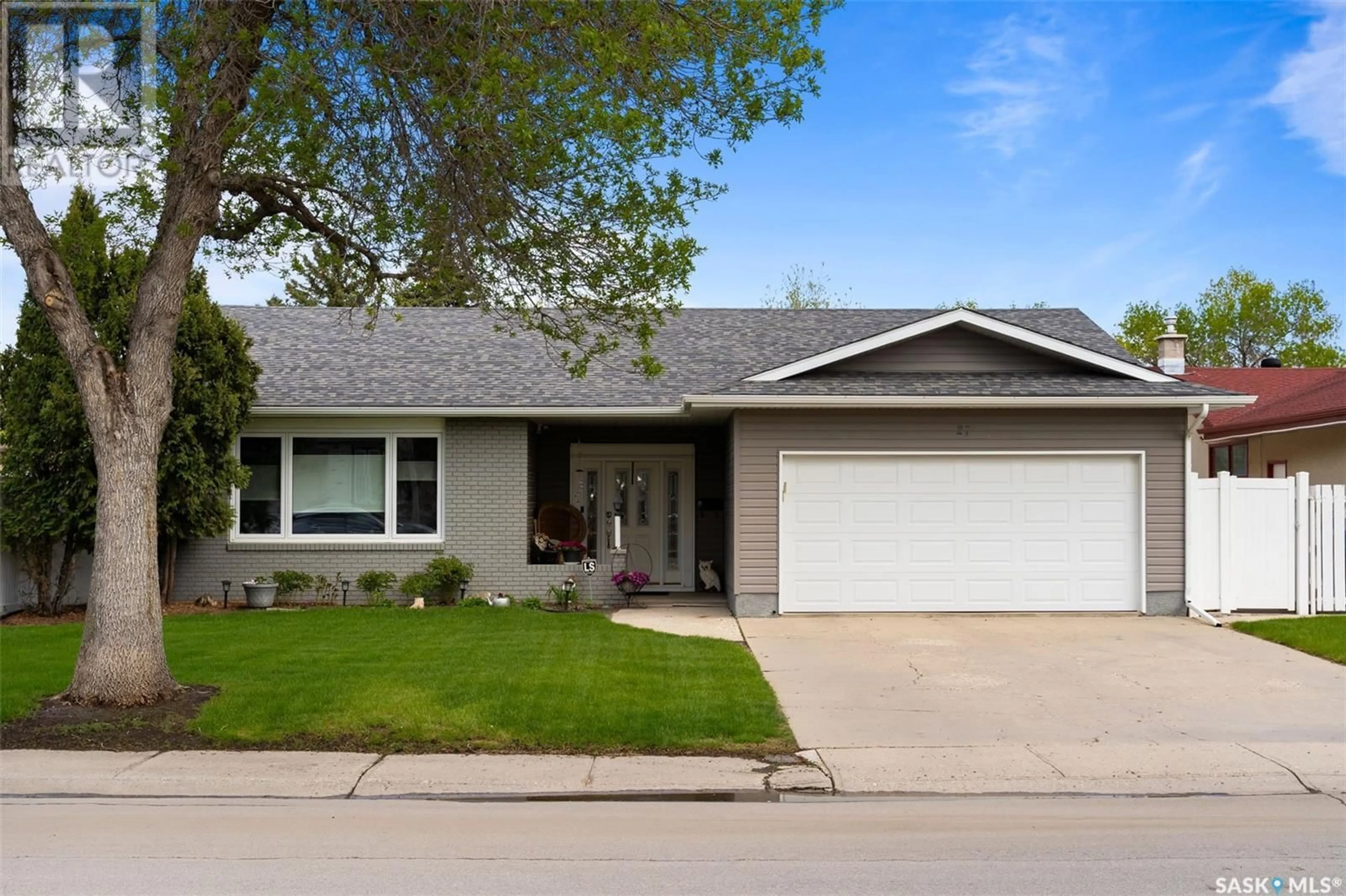 Home with vinyl exterior material, street for 27 WOOD CRESCENT, Regina Saskatchewan S4S6J6