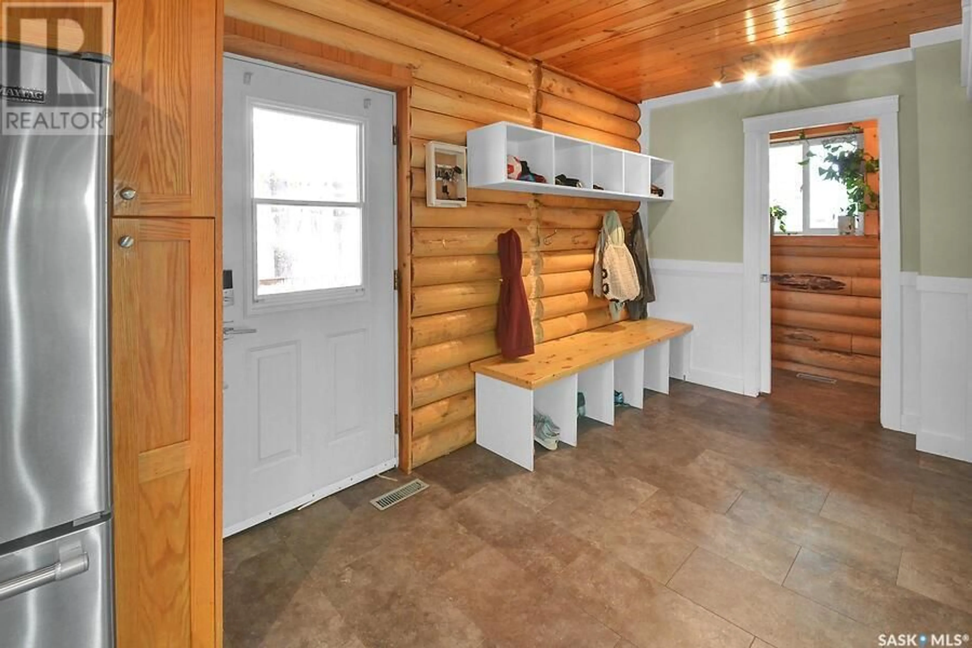 Indoor entryway for GOLLER ACREAGE, Fish Creek Rm No. 402 Saskatchewan S0K4P0