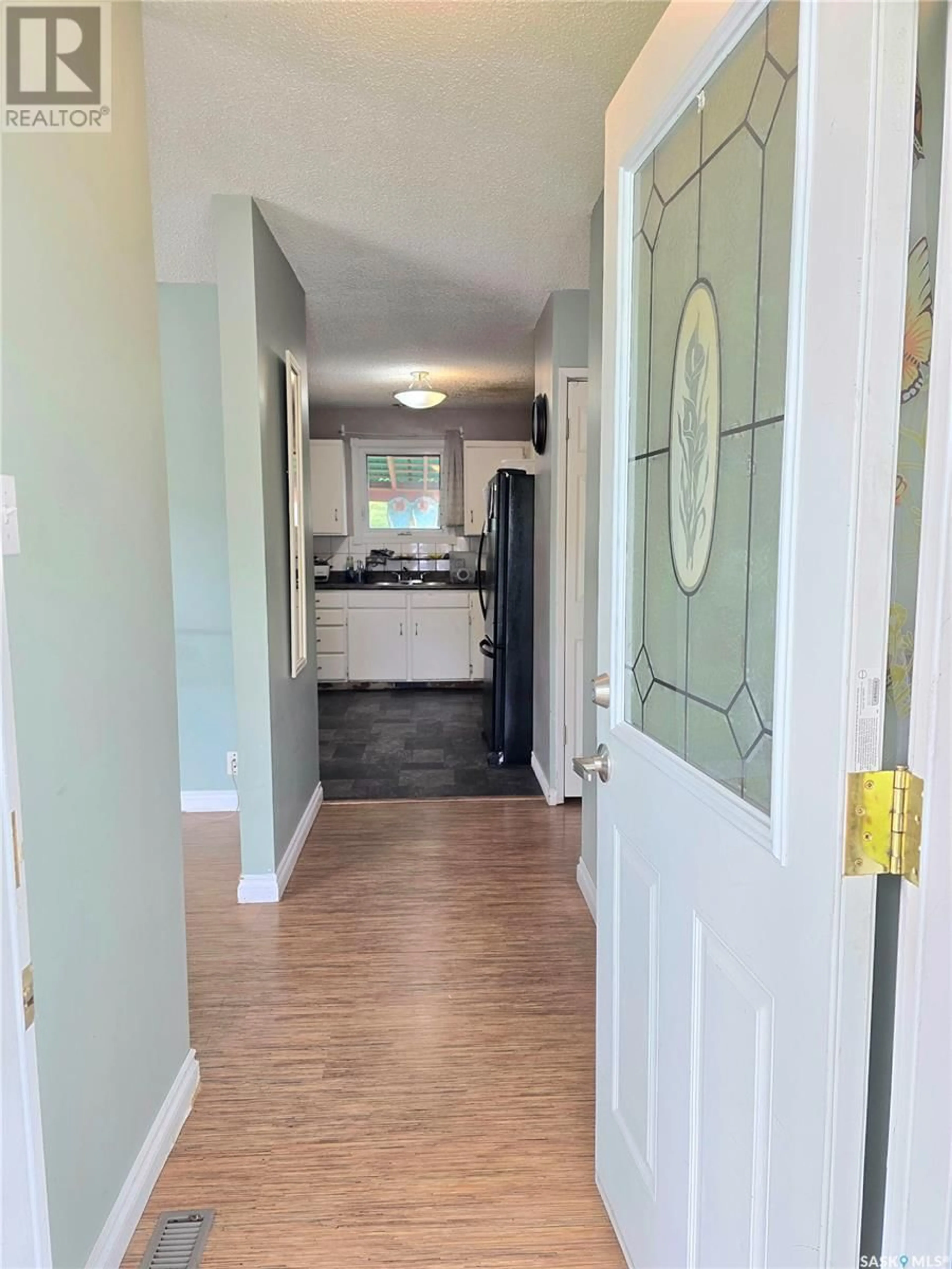 Indoor entryway for 1809 C AVENUE, Saskatoon Saskatchewan S7L1L9