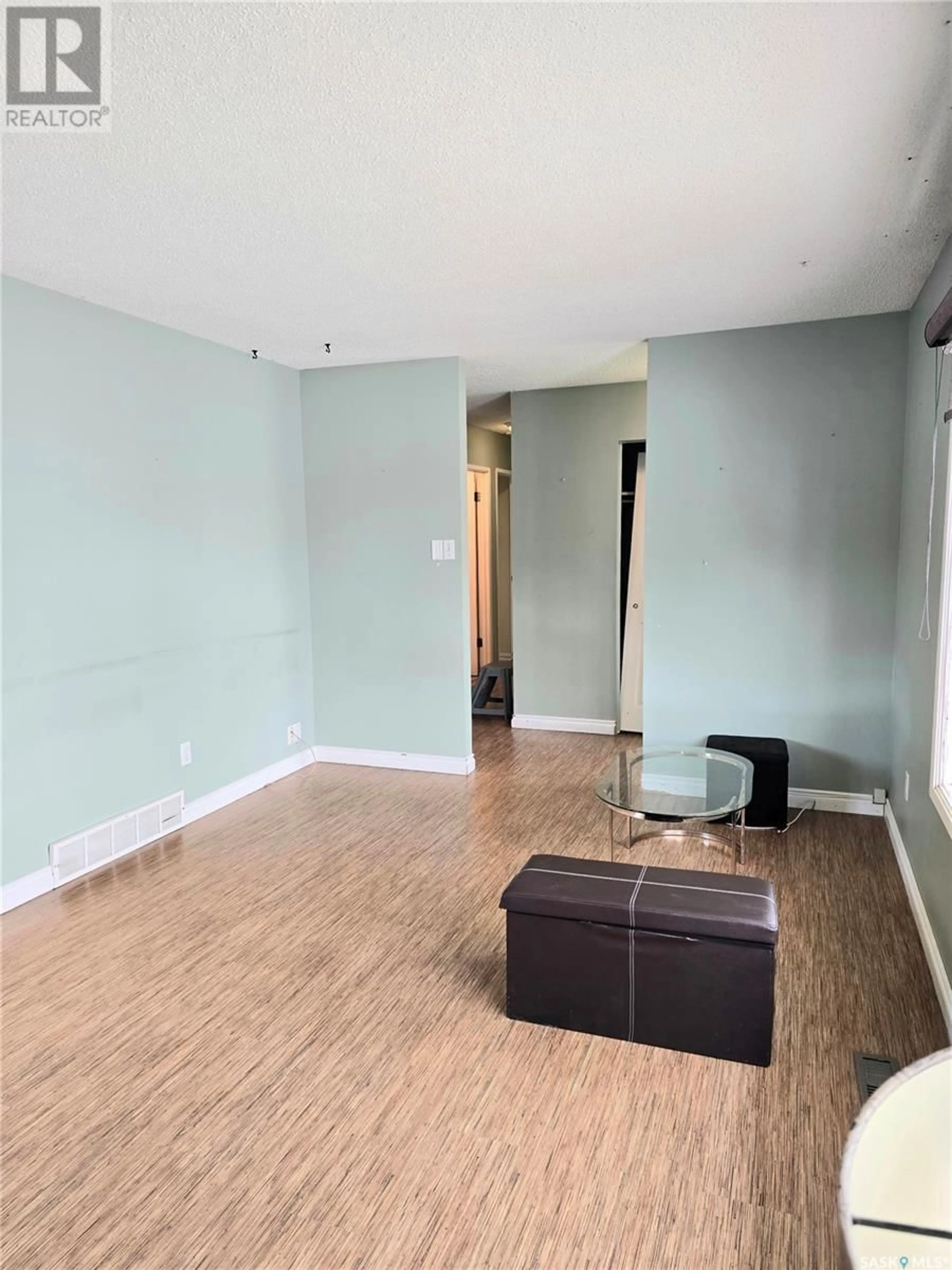 A pic of a room for 1809 C AVENUE, Saskatoon Saskatchewan S7L1L9