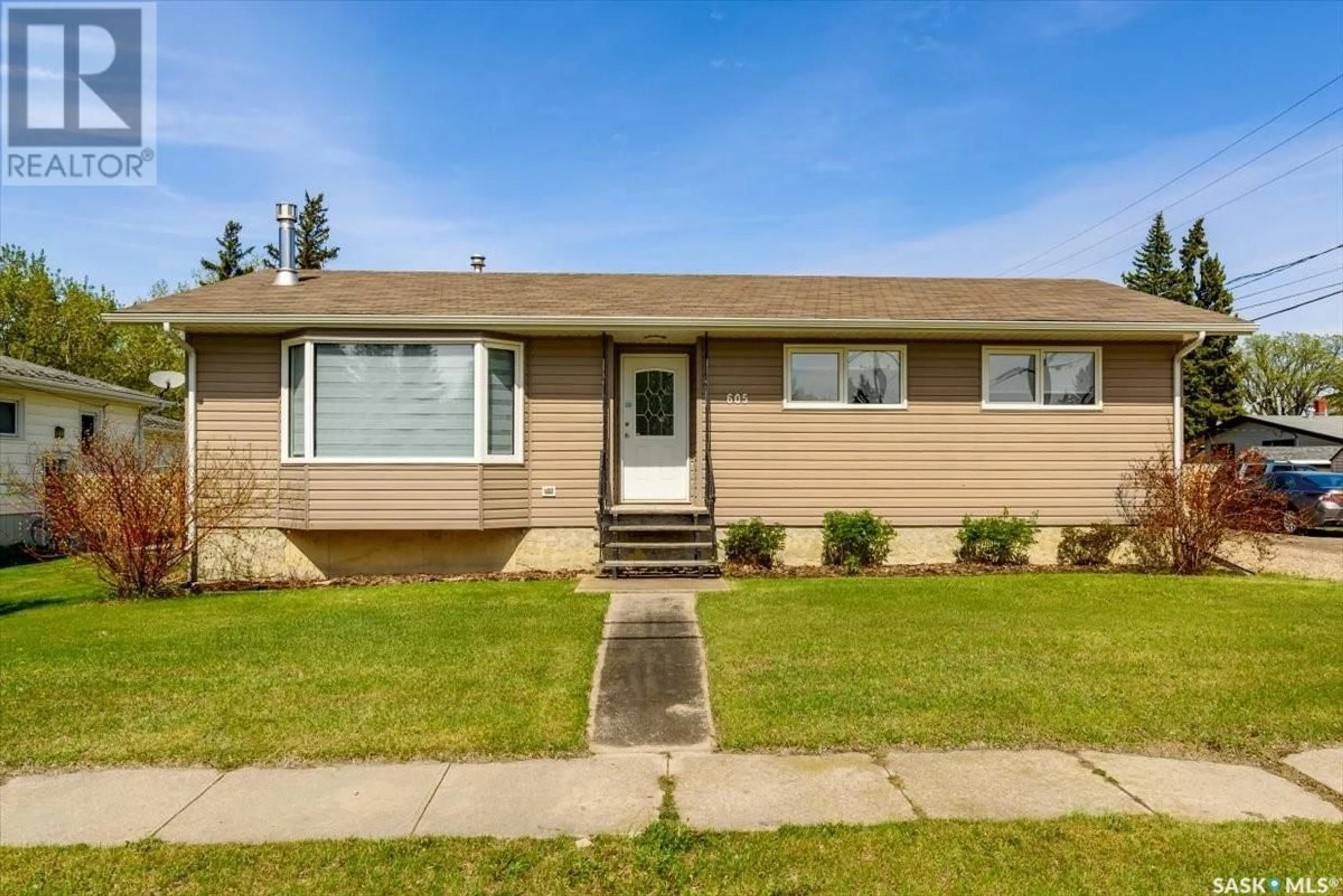 Home with vinyl exterior material, street for 605 GODKIN AVENUE, Balcarres Saskatchewan S0G0C0
