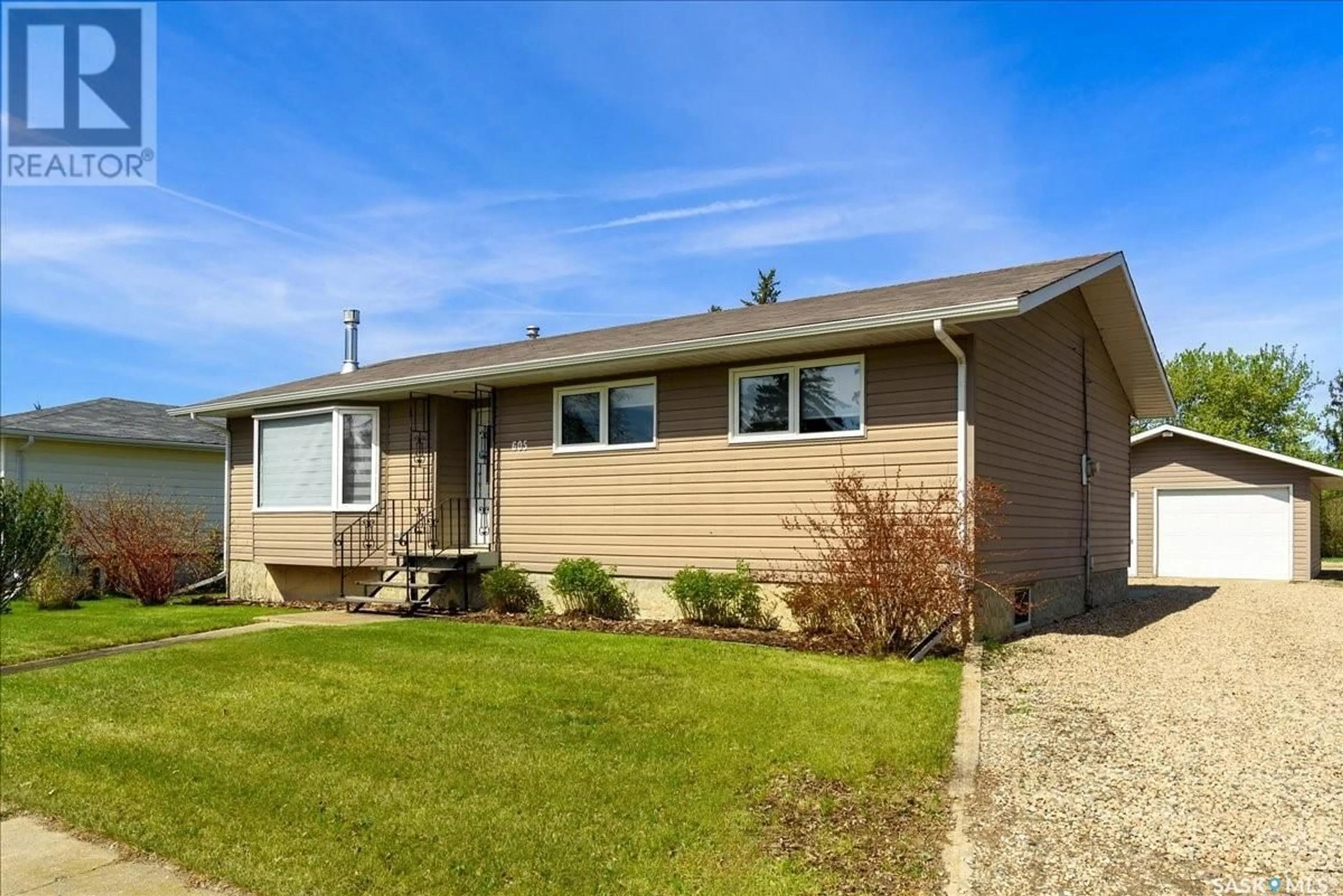 Home with vinyl exterior material, street for 605 GODKIN AVENUE, Balcarres Saskatchewan S0G0C0