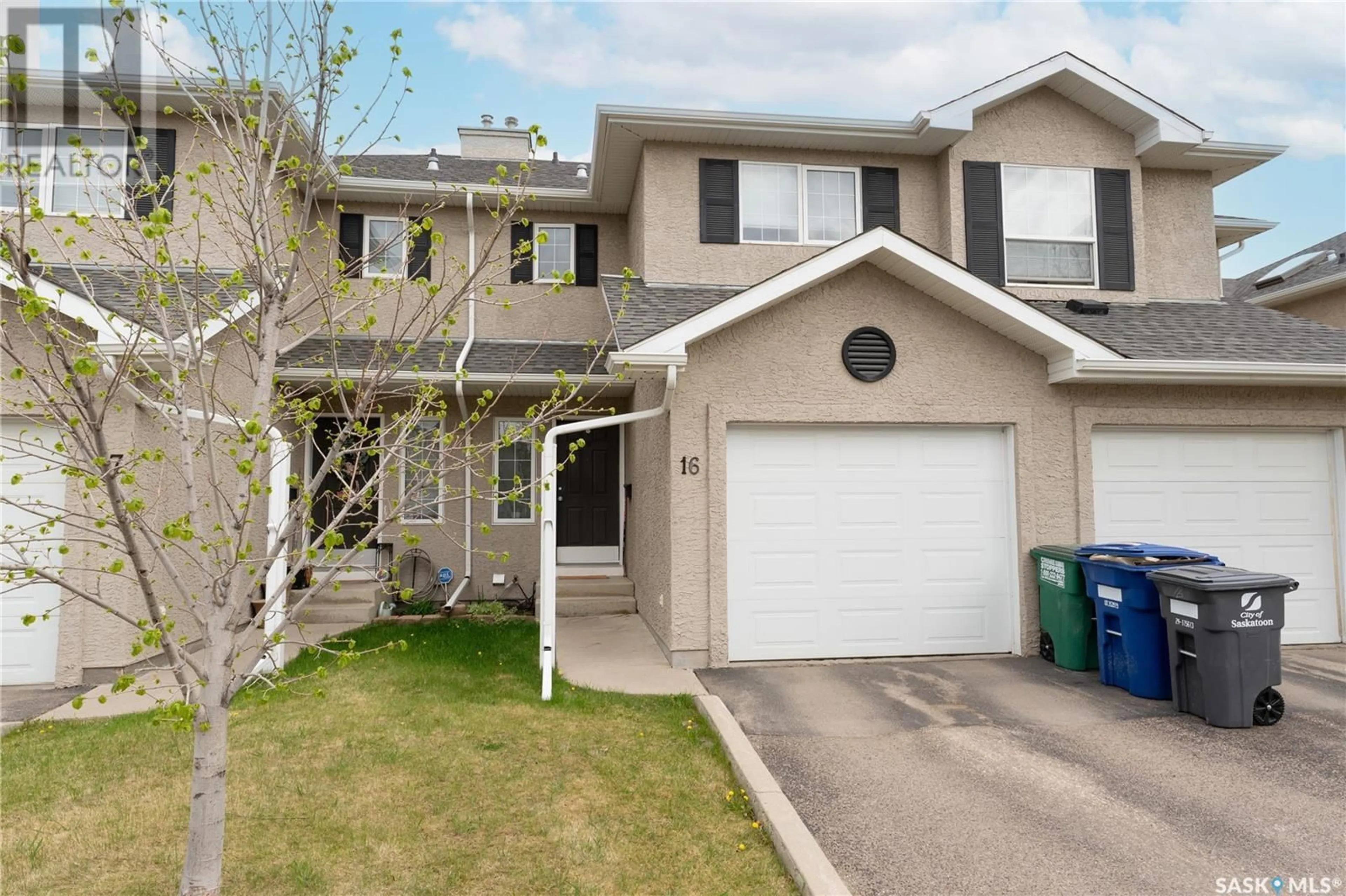 Home with vinyl exterior material, street for 16 103 BANYAN CRESCENT, Saskatoon Saskatchewan S7V1G2