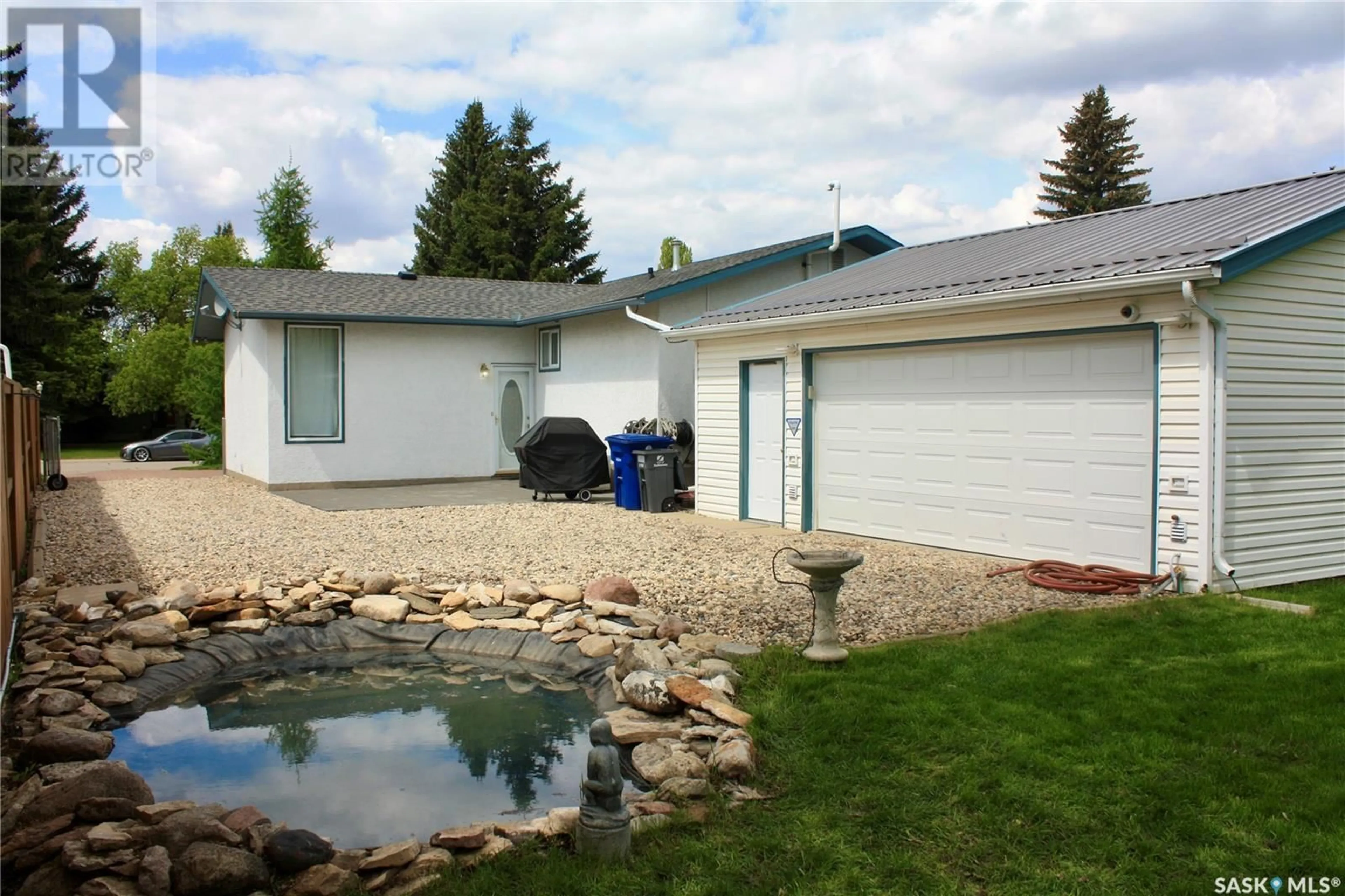 Home with vinyl exterior material, water/lake/river/ocean view for 30 ALBANY CRESCENT, Saskatoon Saskatchewan S7K1J3