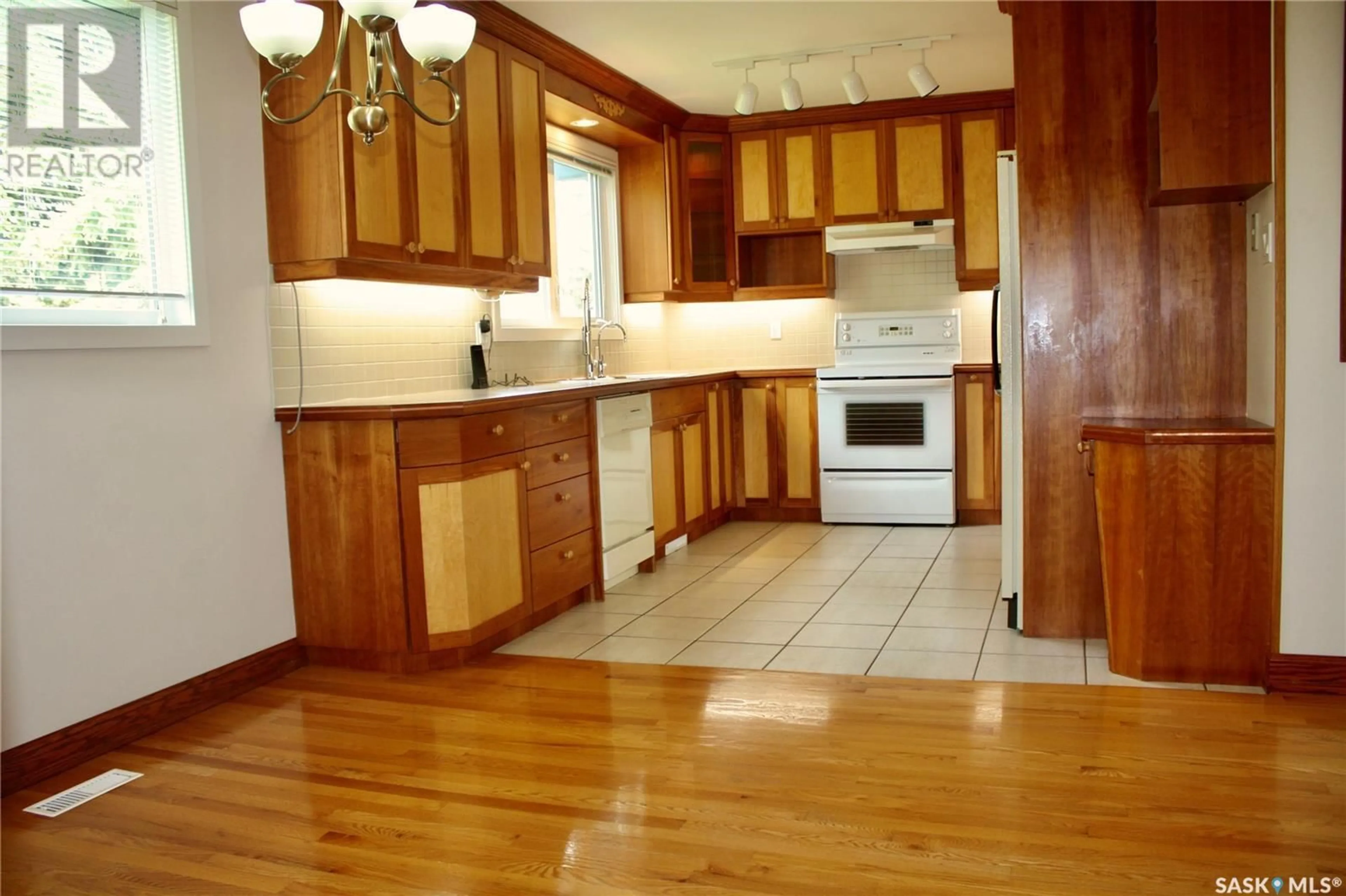 Standard kitchen, wood/laminate floor for 30 ALBANY CRESCENT, Saskatoon Saskatchewan S7K1J3