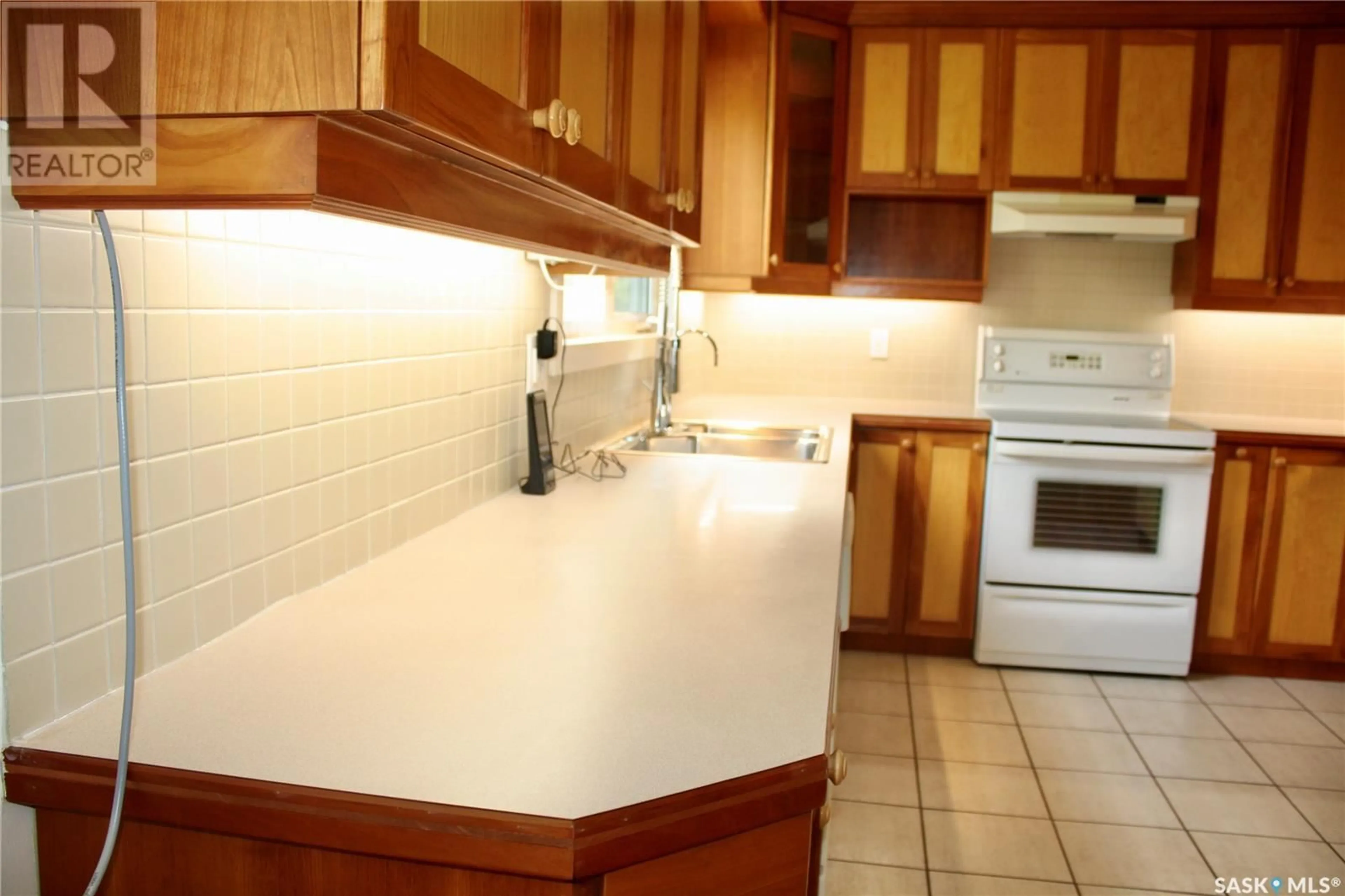 Standard kitchen, ceramic/tile floor for 30 ALBANY CRESCENT, Saskatoon Saskatchewan S7K1J3