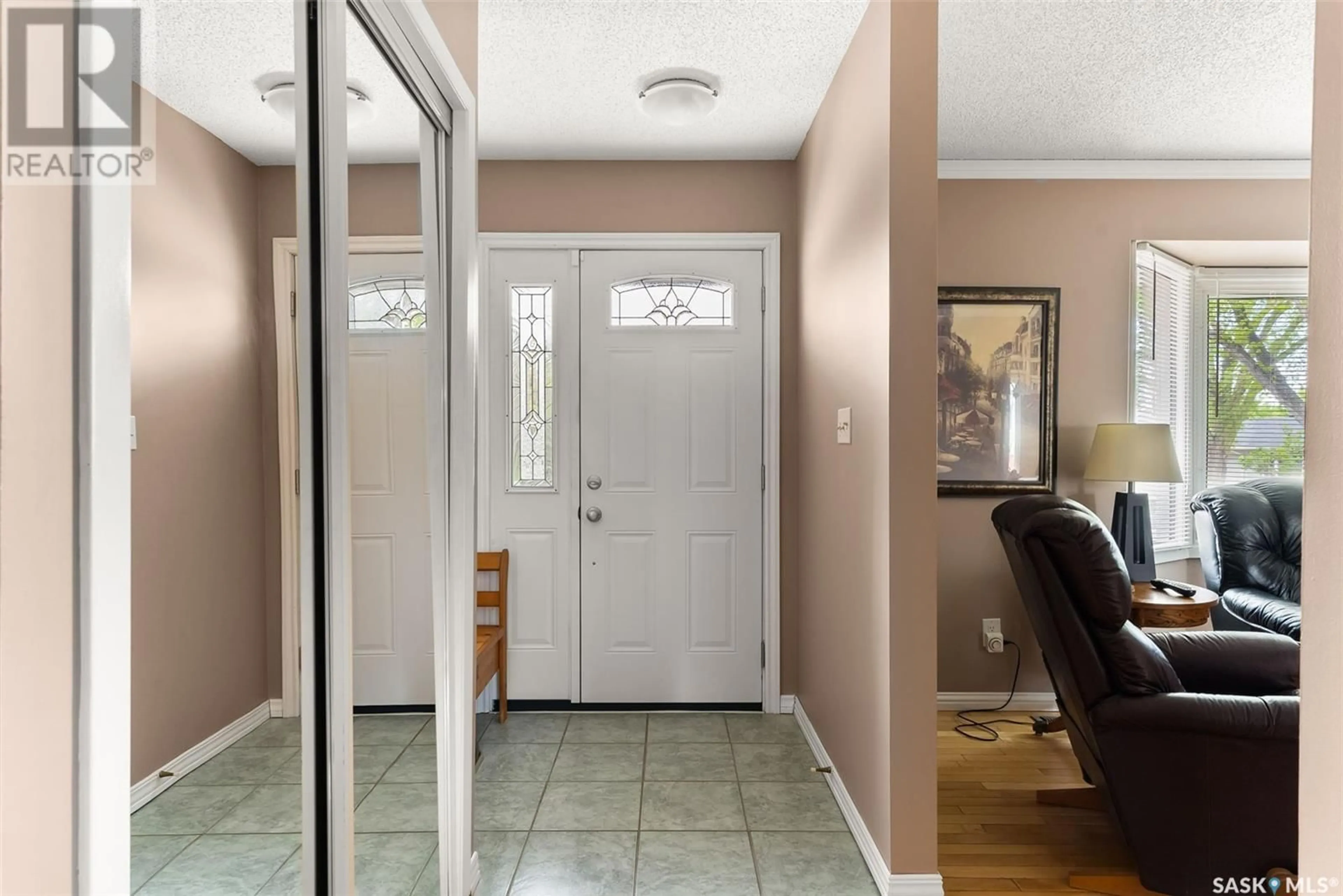 Indoor entryway for 306 RODENBUSH DRIVE, Regina Saskatchewan S4R6Y9