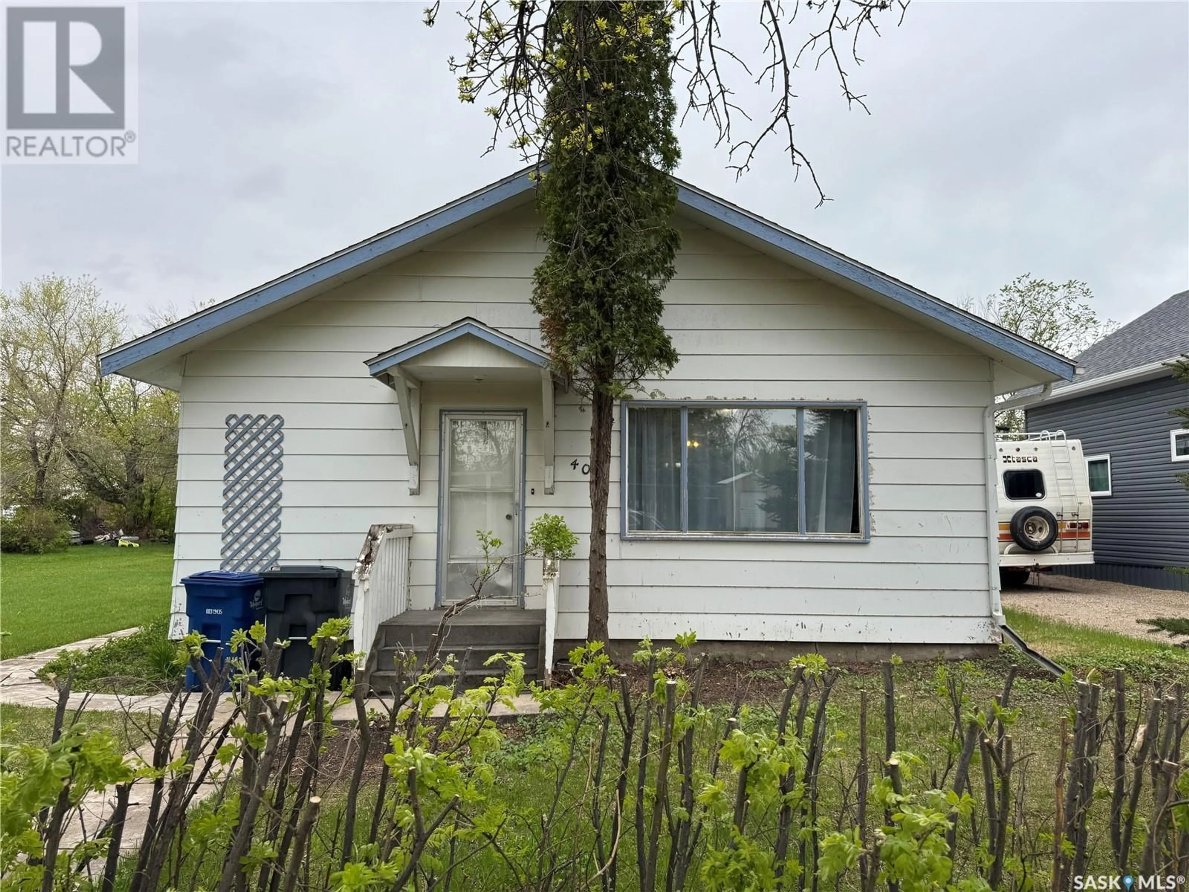 Home with vinyl exterior material, street for 407 1ST STREET, Wynyard Saskatchewan S0A4T0